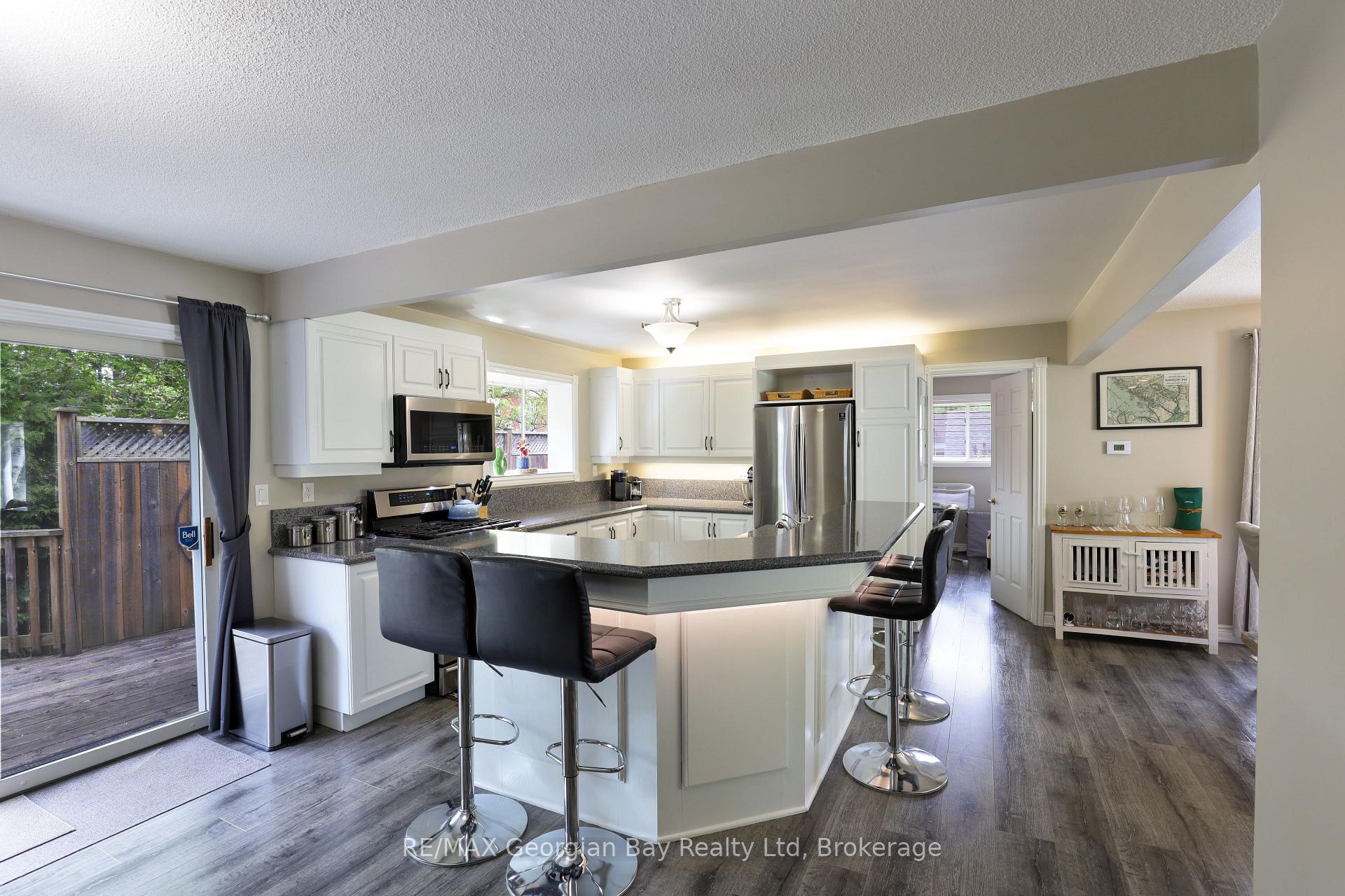 Photo 6 of 359 Fifth Street, Midland — HOMEH