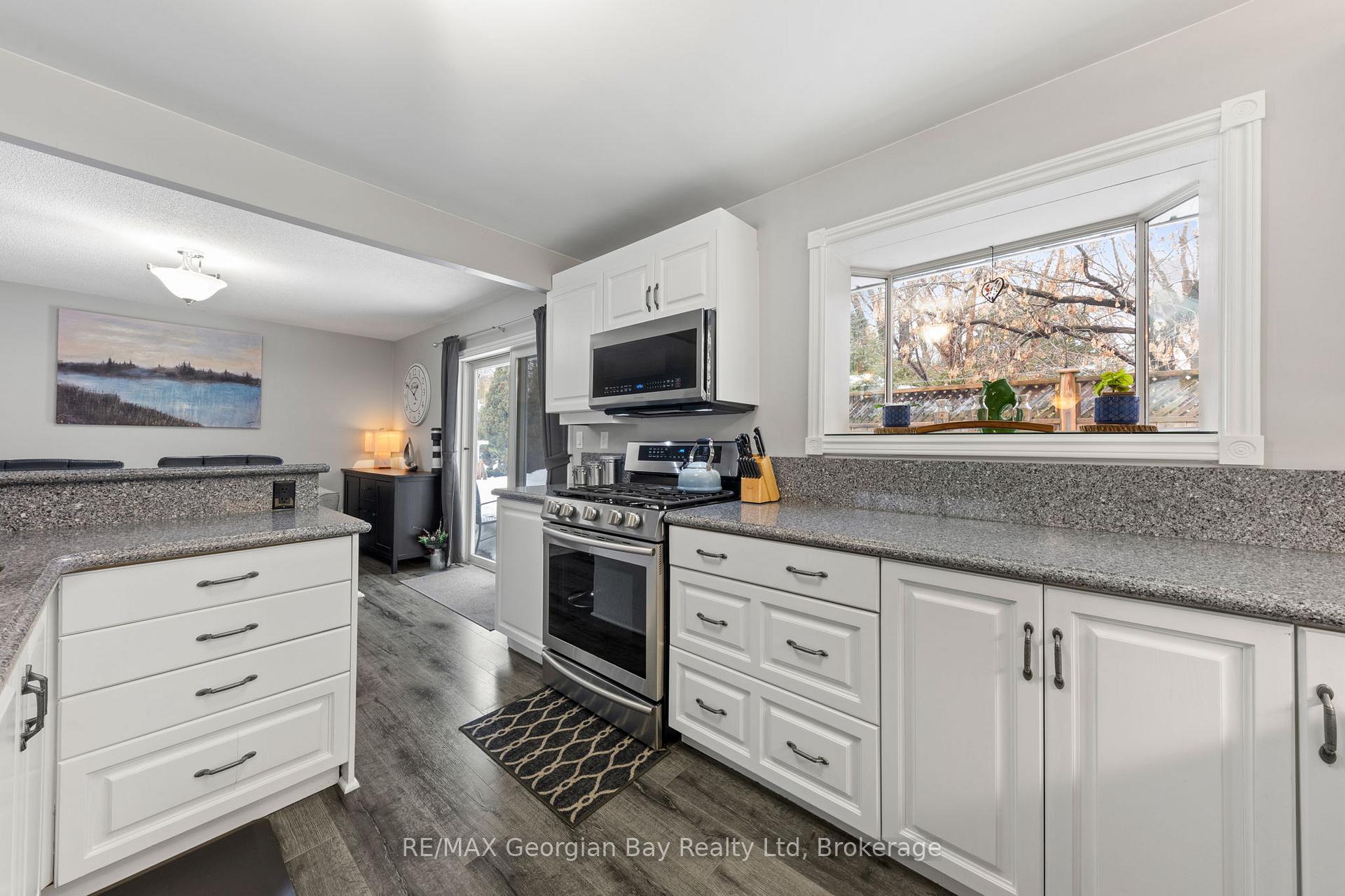 Photo 7 of 359 Fifth Street, Midland — HOMEH