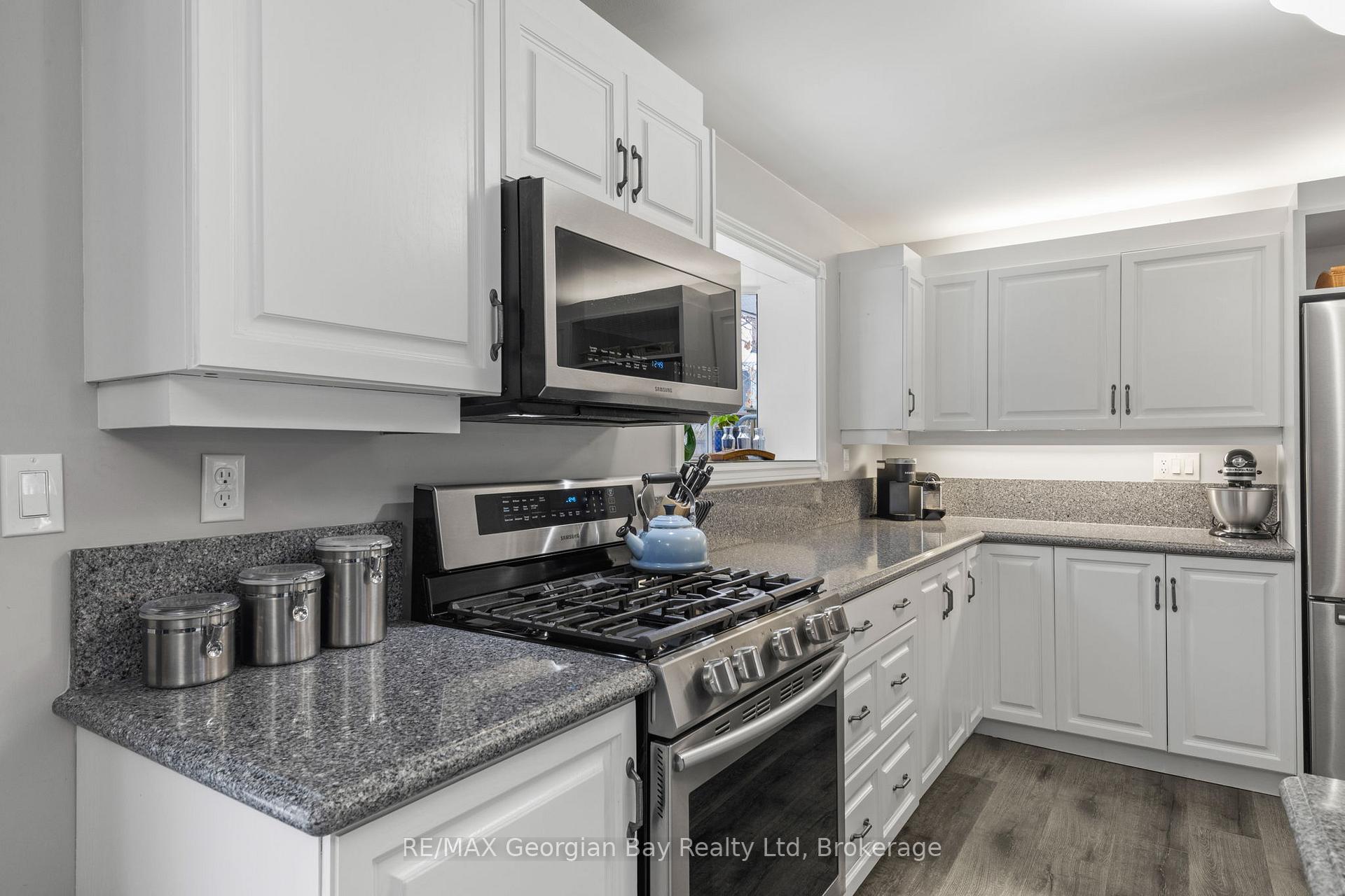 Photo 8 of 359 Fifth Street, Midland — HOMEH
