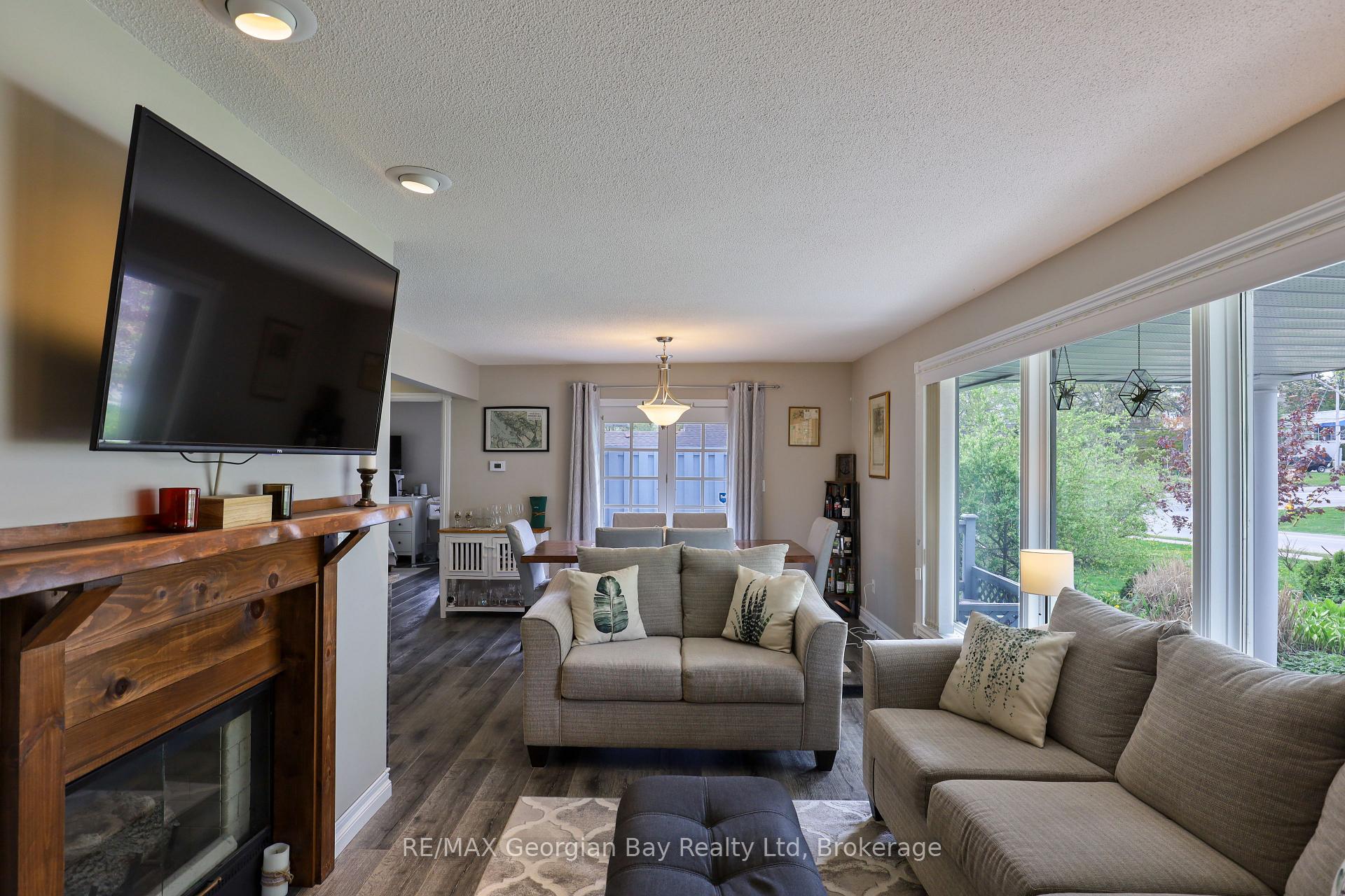 Photo 13 of 359 Fifth Street, Midland — HOMEH