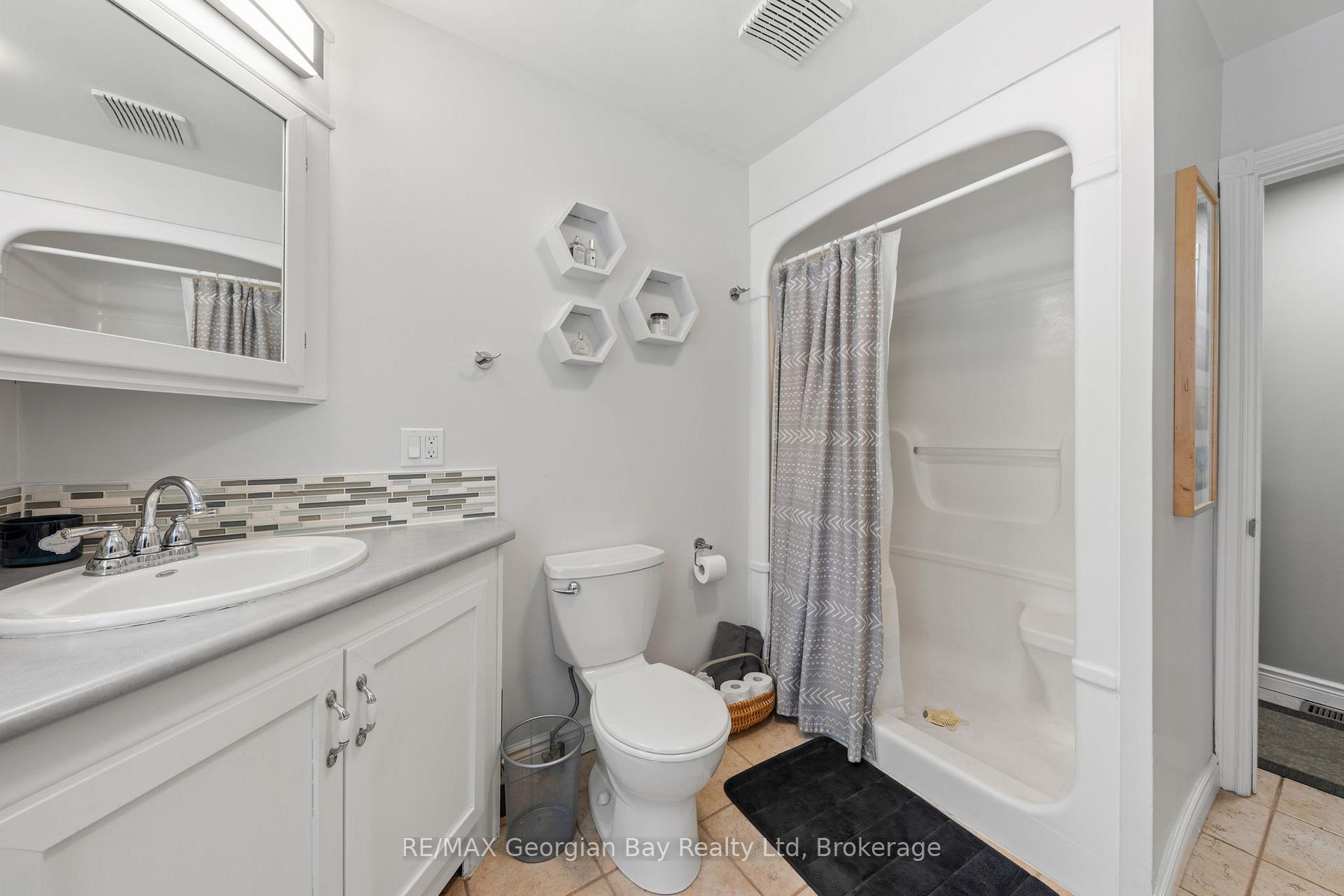 Photo 18 of 359 Fifth Street, Midland — HOMEH