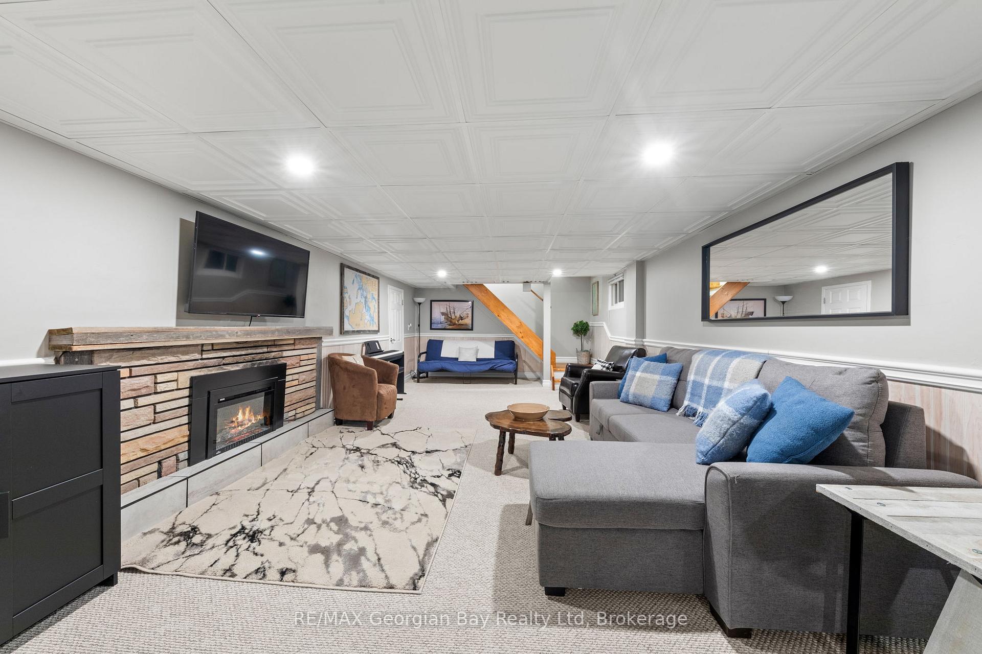 Photo 21 of 359 Fifth Street, Midland — HOMEH