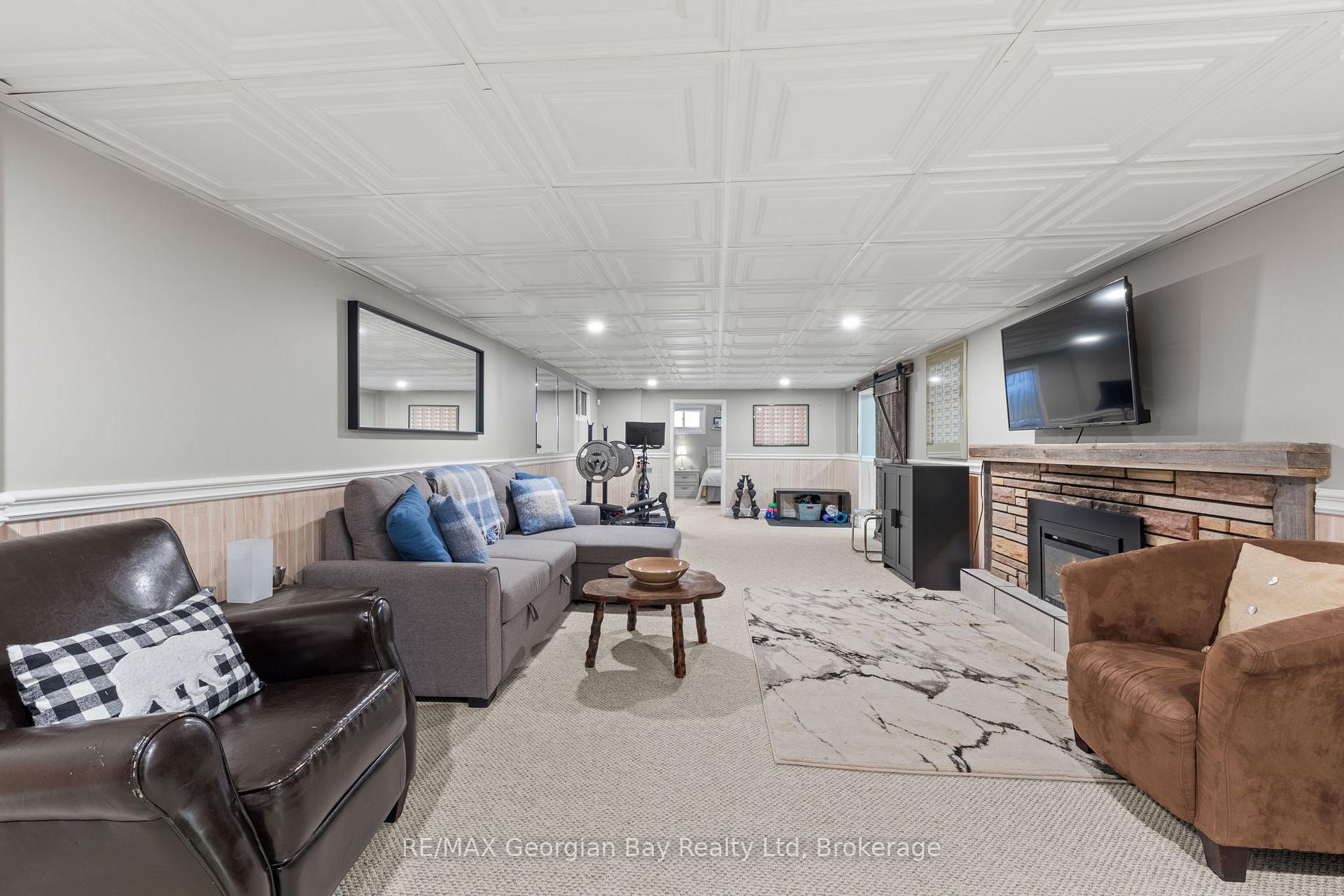 Photo 23 of 359 Fifth Street, Midland — HOMEH