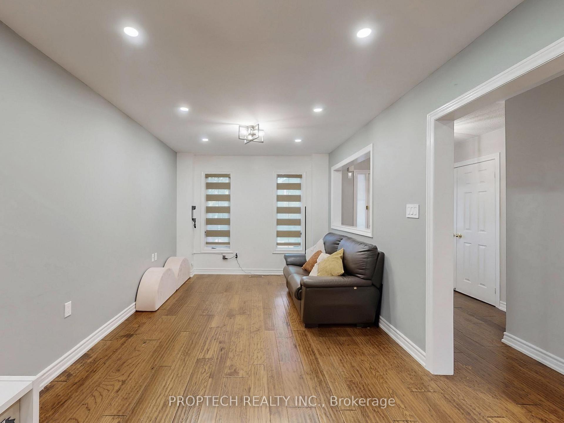 Photo 5 of 61 Cariglia Trail, Markham, Village Green-South Unionville — HOMEH