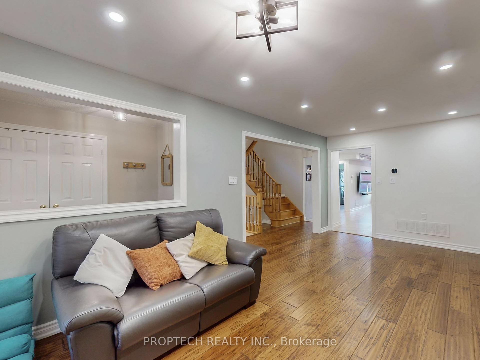 Photo 6 of 61 Cariglia Trail, Markham, Village Green-South Unionville — HOMEH