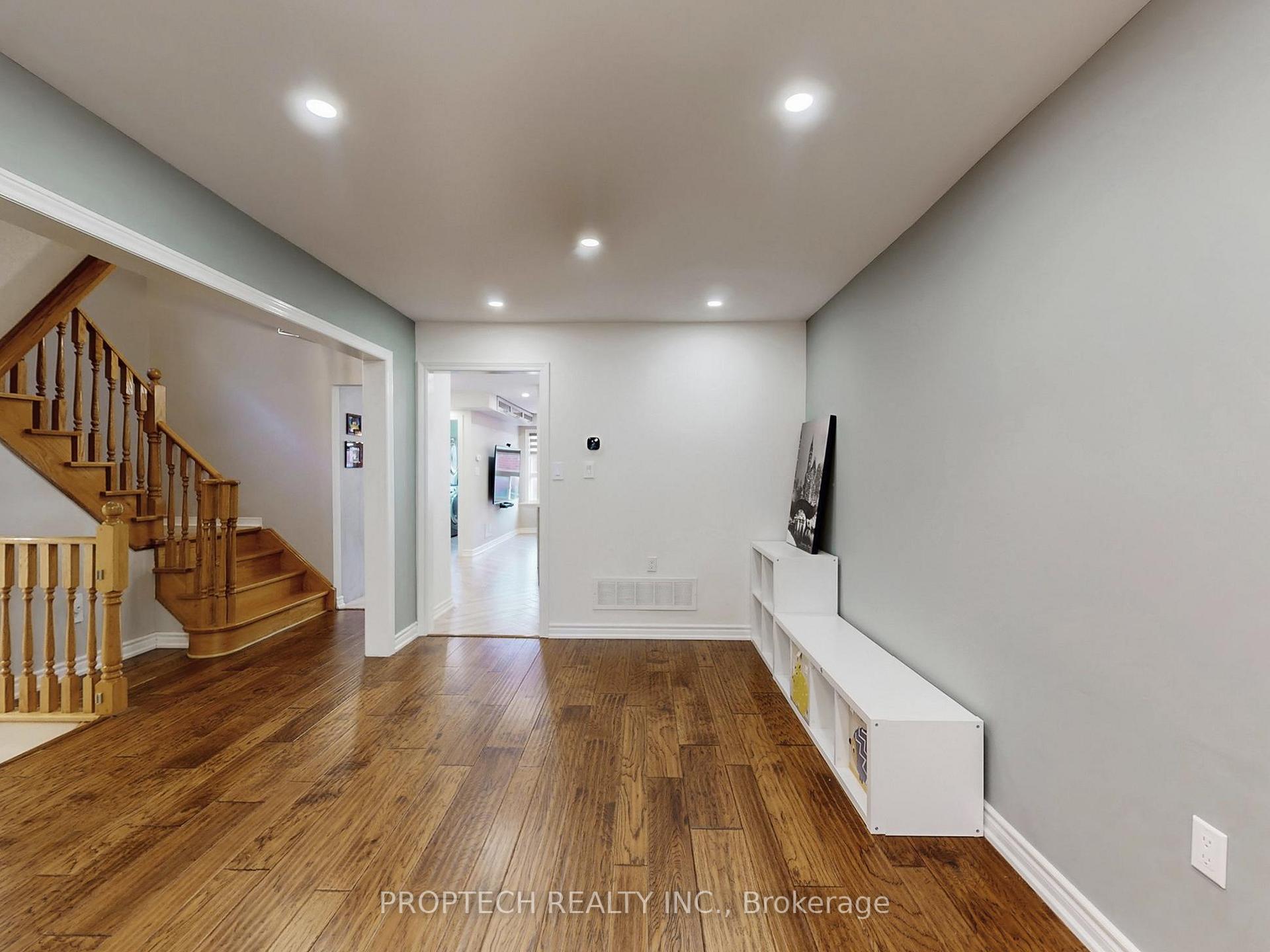 Photo 7 of 61 Cariglia Trail, Markham, Village Green-South Unionville — HOMEH