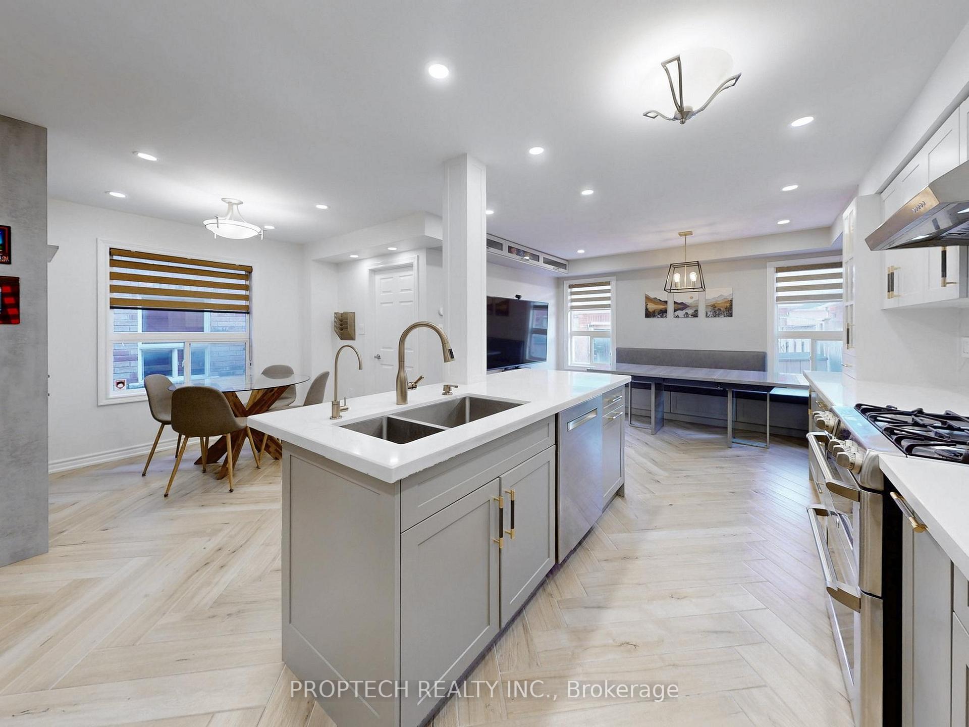 Photo 11 of 61 Cariglia Trail, Markham, Village Green-South Unionville — HOMEH