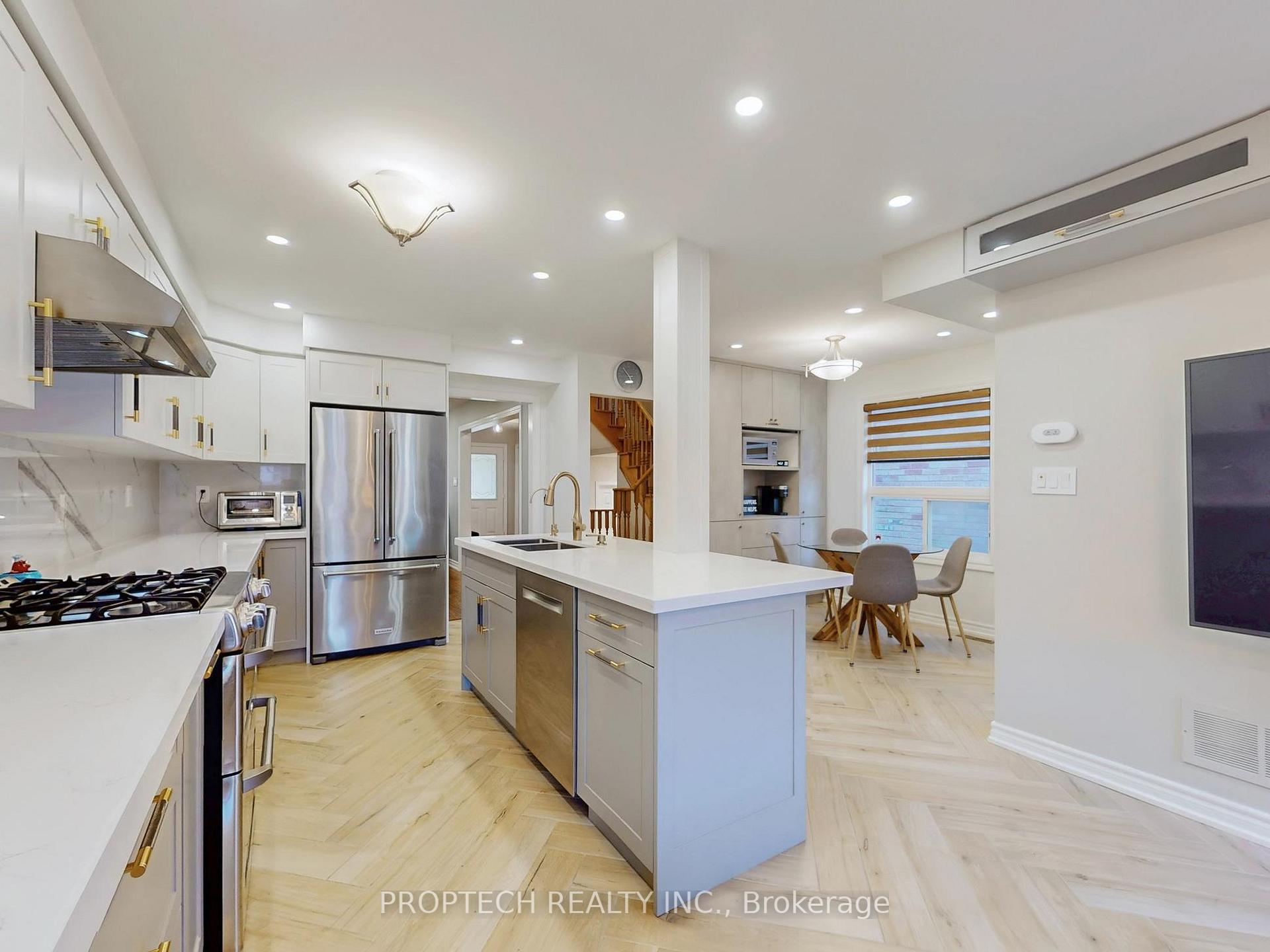 Photo 12 of 61 Cariglia Trail, Markham, Village Green-South Unionville — HOMEH