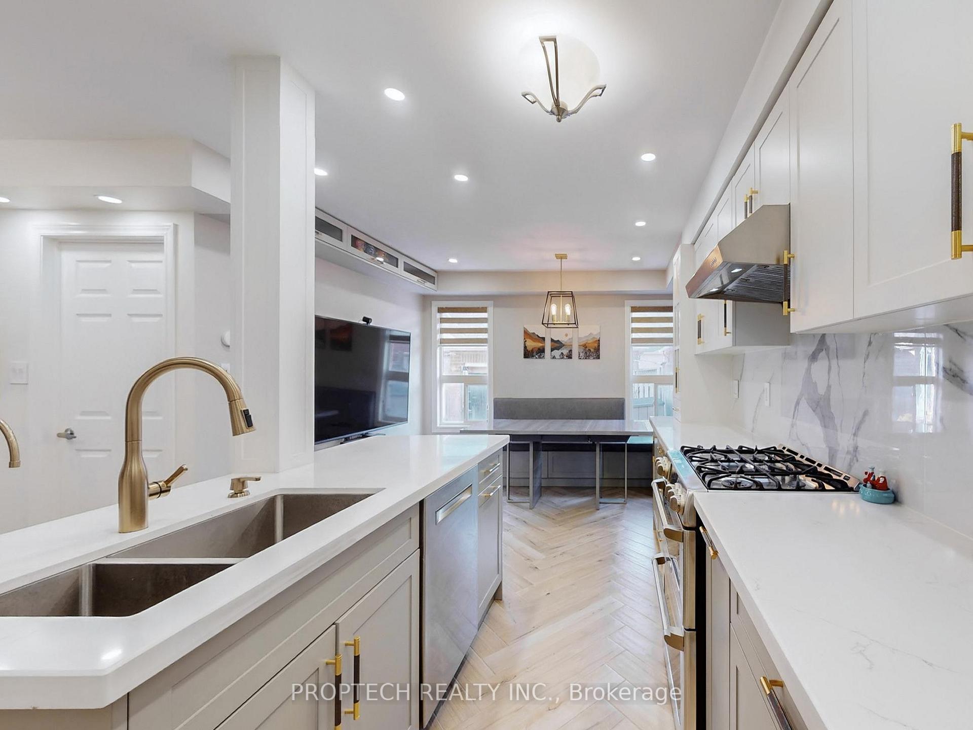 Photo 13 of 61 Cariglia Trail, Markham, Village Green-South Unionville — HOMEH