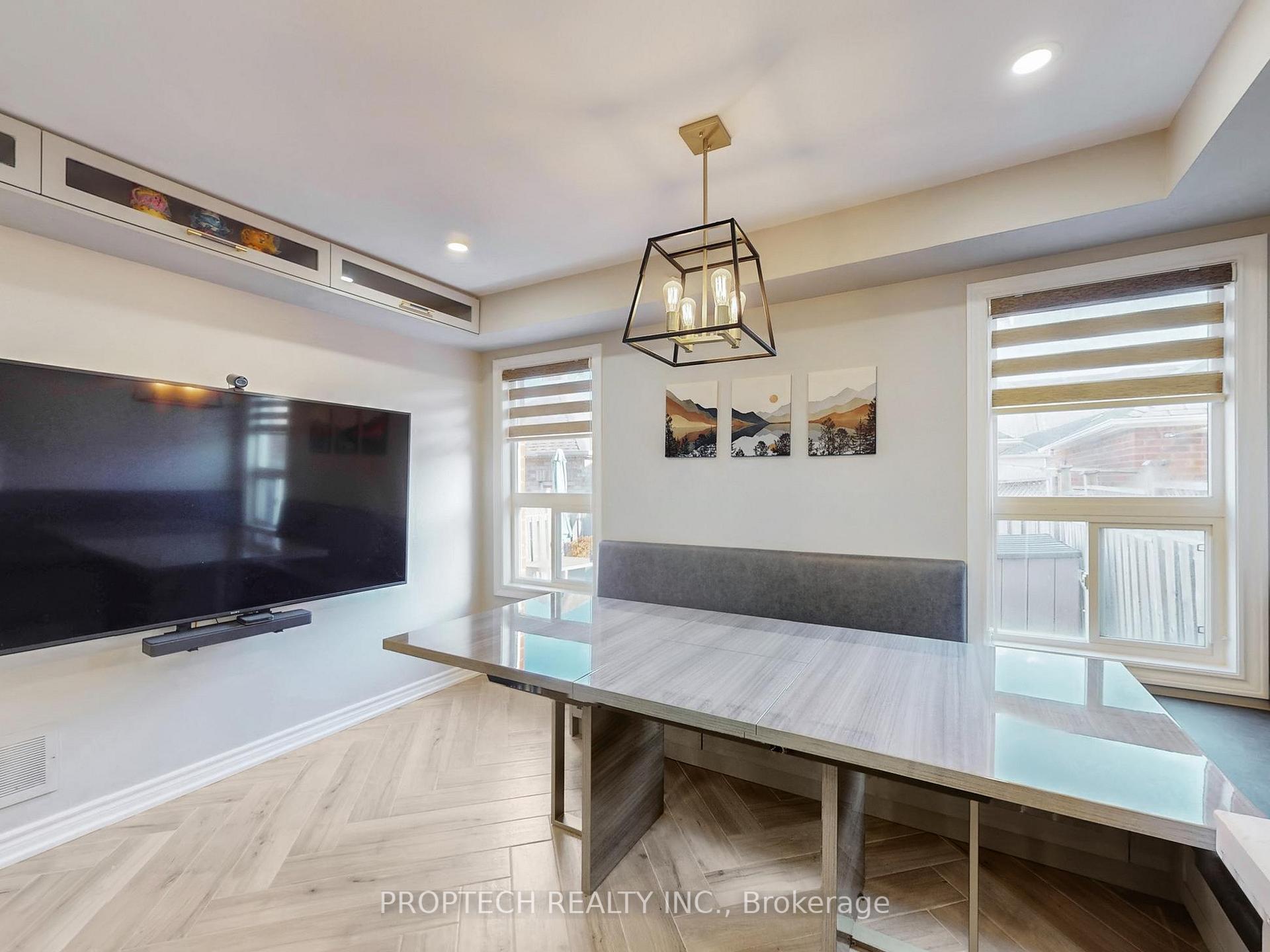 Photo 17 of 61 Cariglia Trail, Markham, Village Green-South Unionville — HOMEH