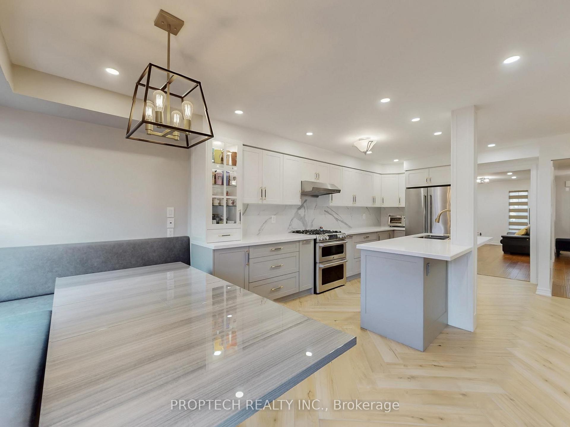Photo 18 of 61 Cariglia Trail, Markham, Village Green-South Unionville — HOMEH