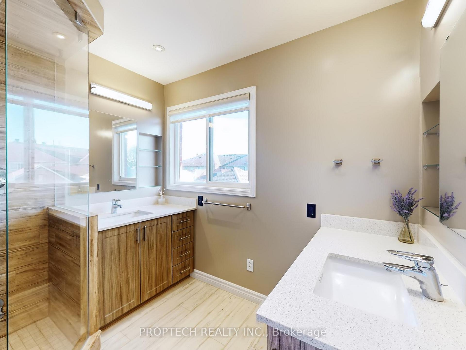 Photo 24 of 61 Cariglia Trail, Markham, Village Green-South Unionville — HOMEH
