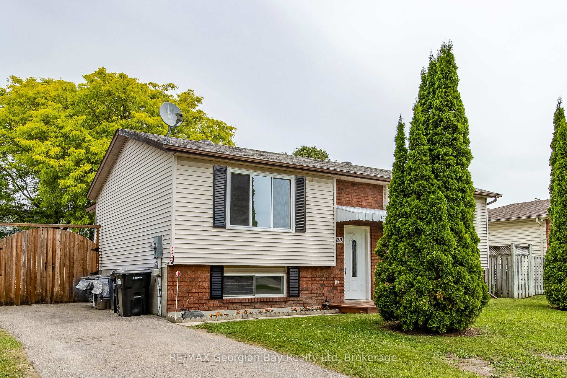 Photo 3 of 332 Galloway Boulevard, Midland — HOMEH