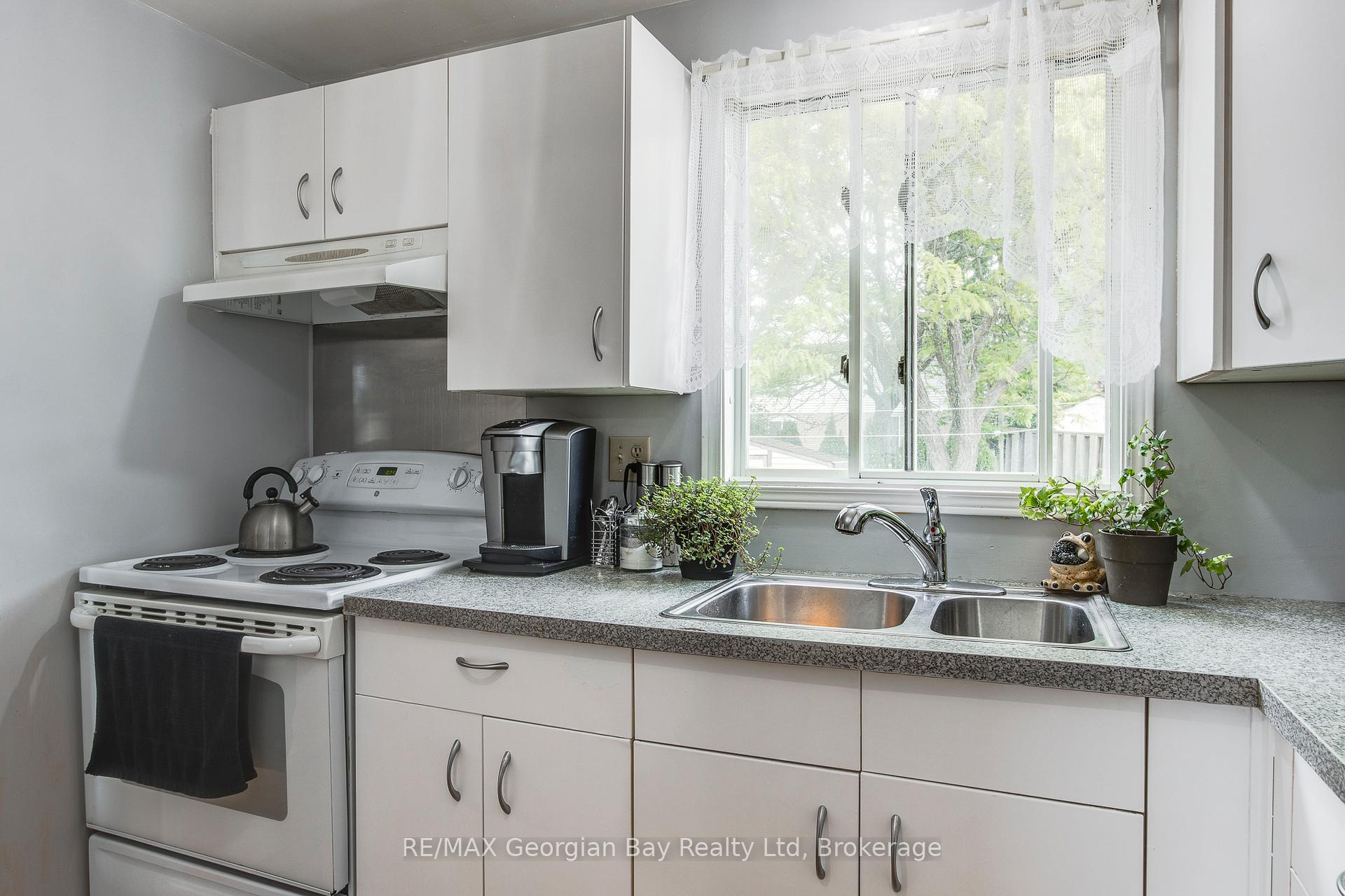 Photo 15 of 332 Galloway Boulevard, Midland — HOMEH