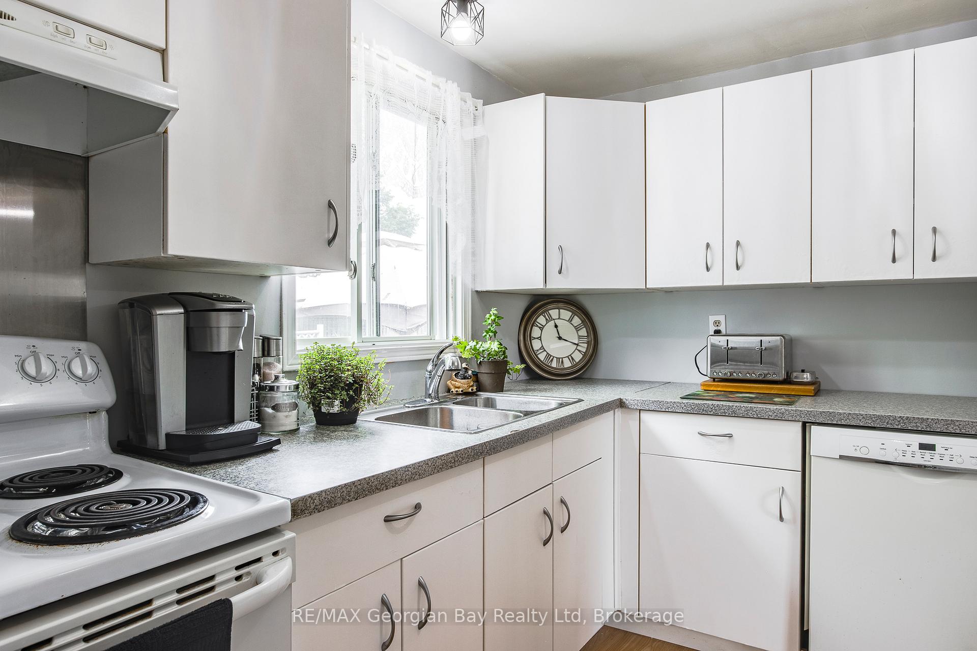 Photo 16 of 332 Galloway Boulevard, Midland — HOMEH
