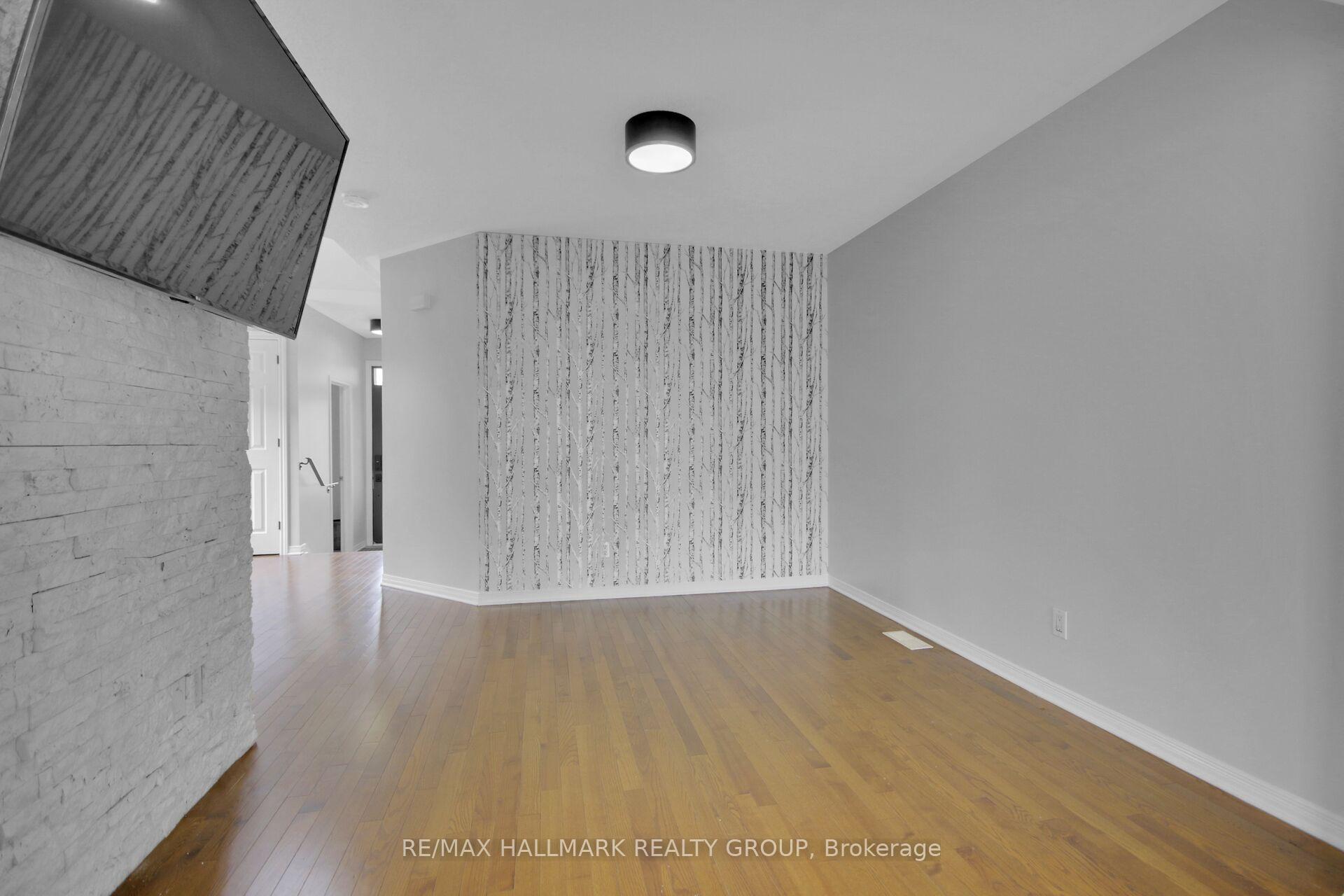Photo 10 of 174 Gatespark Private, Ottawa, Kanata - Kanata Lakes/Heritage Hills — HOMEH