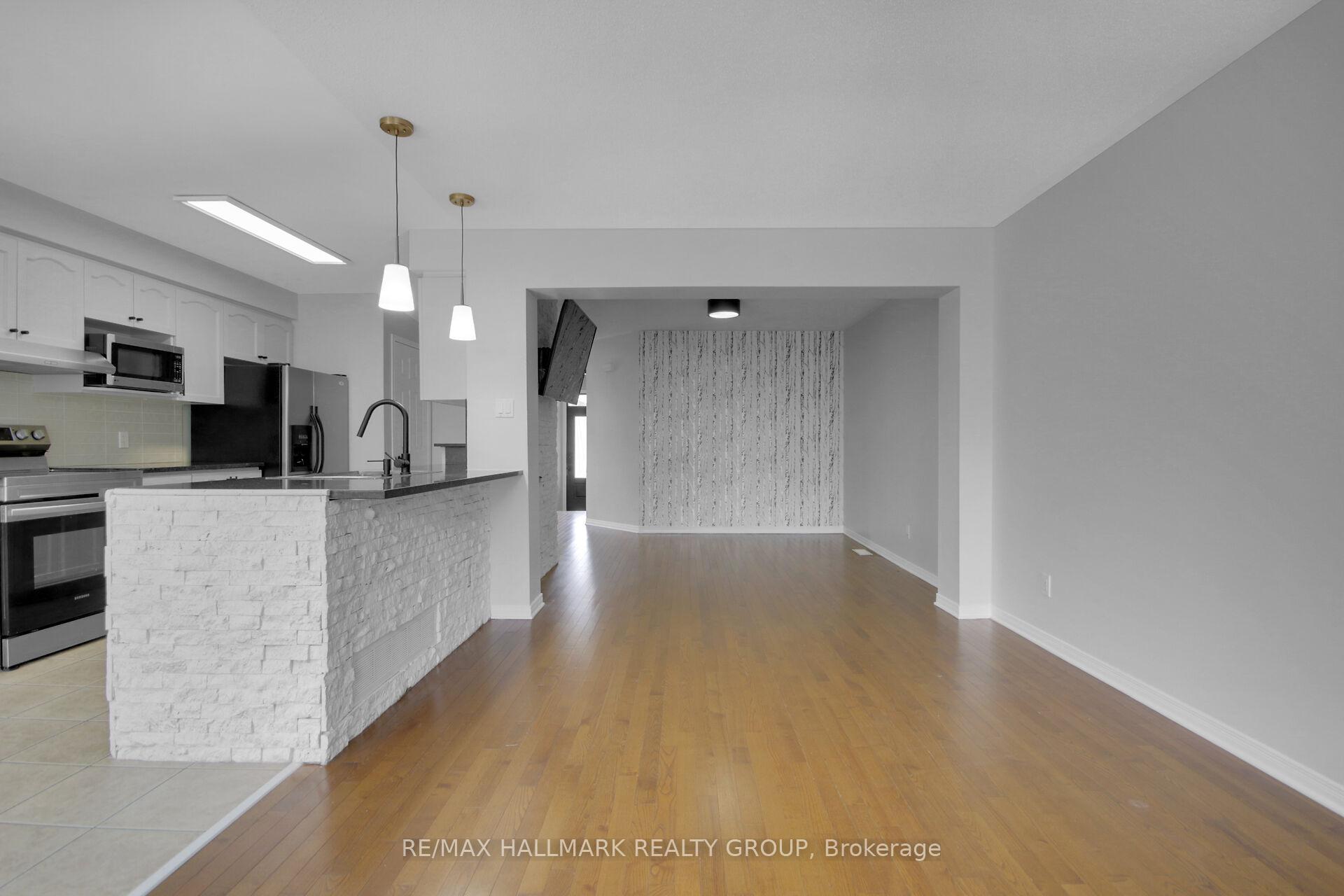 Photo 13 of 174 Gatespark Private, Ottawa, Kanata - Kanata Lakes/Heritage Hills — HOMEH
