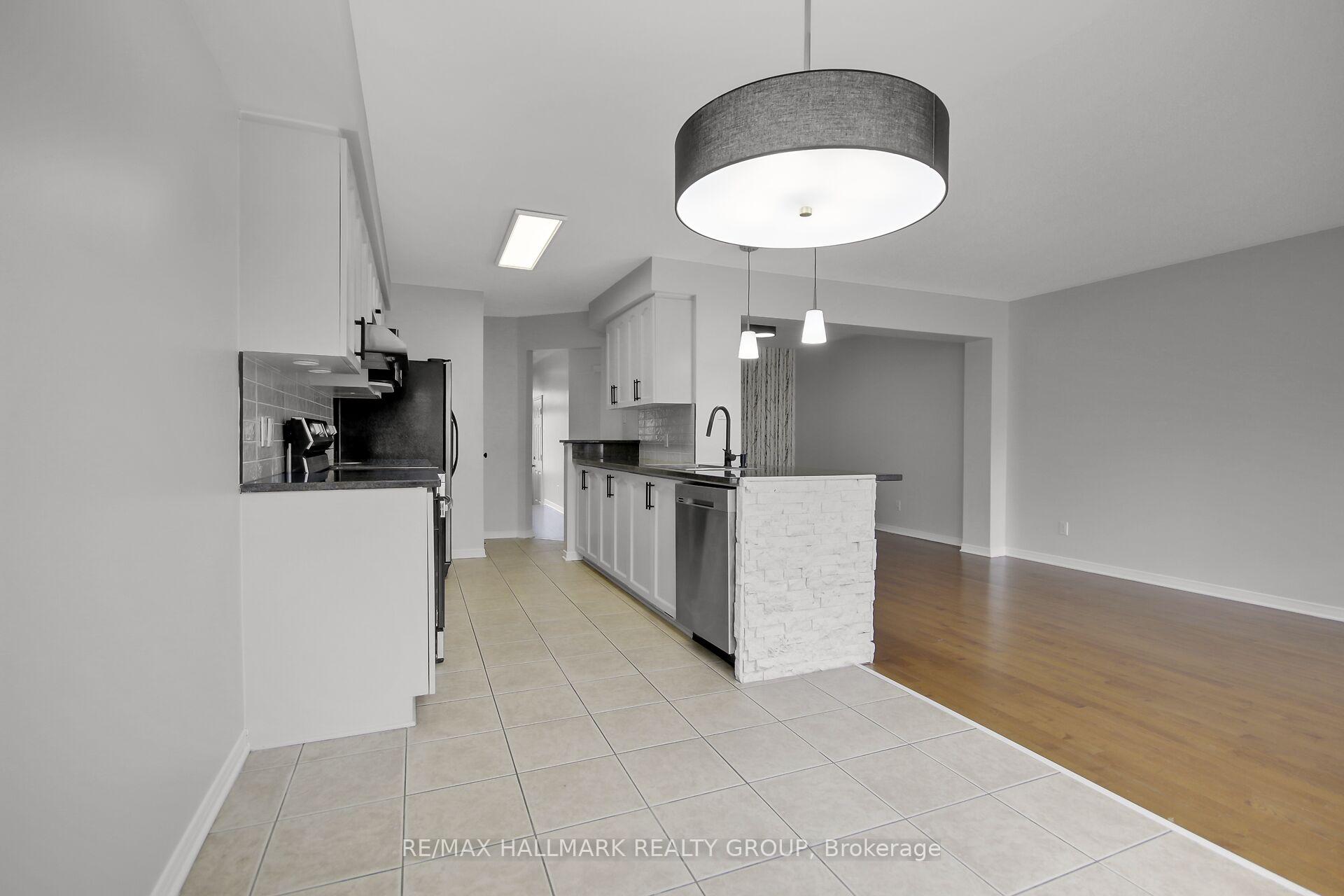 Photo 16 of 174 Gatespark Private, Ottawa, Kanata - Kanata Lakes/Heritage Hills — HOMEH