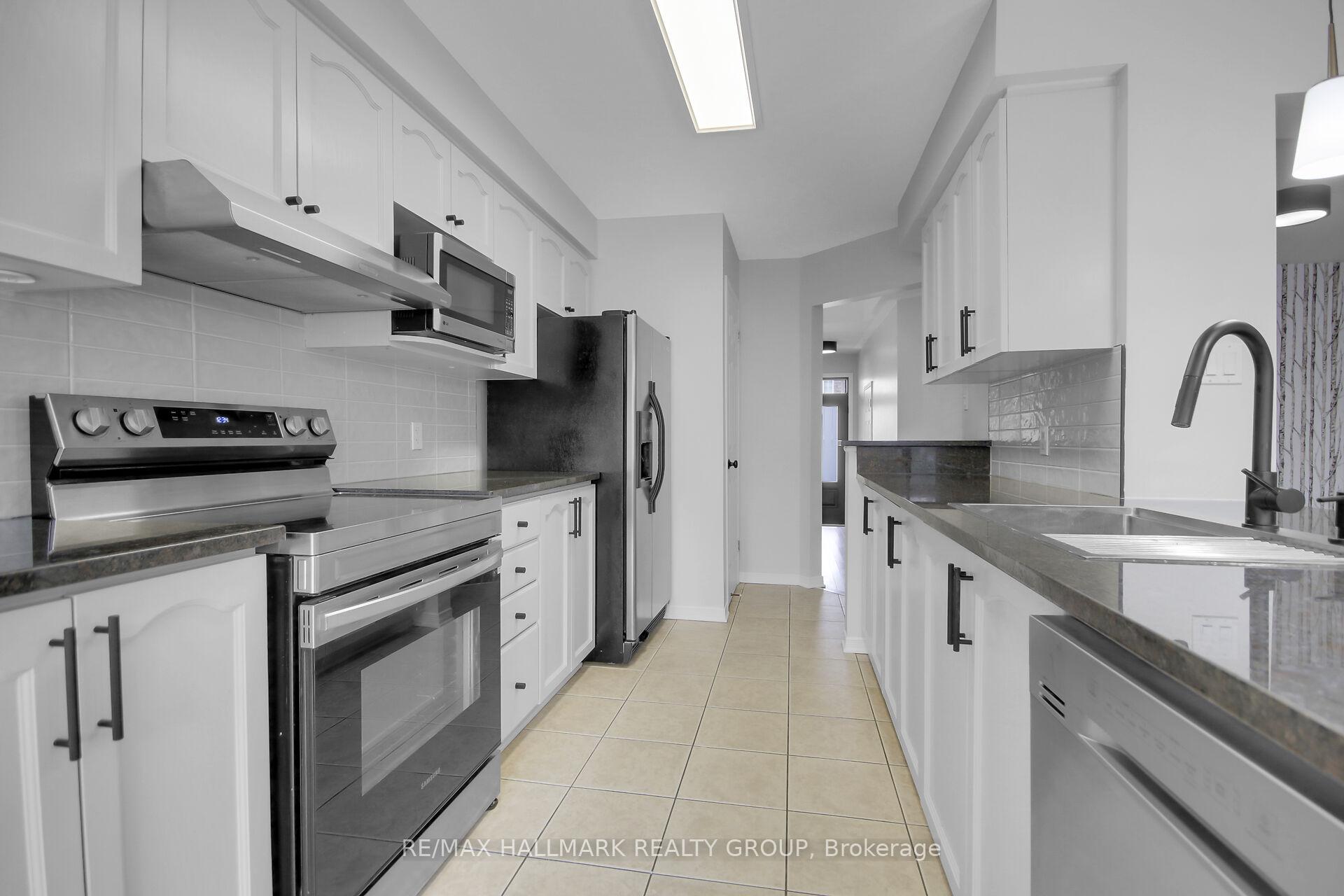 Photo 19 of 174 Gatespark Private, Ottawa, Kanata - Kanata Lakes/Heritage Hills — HOMEH
