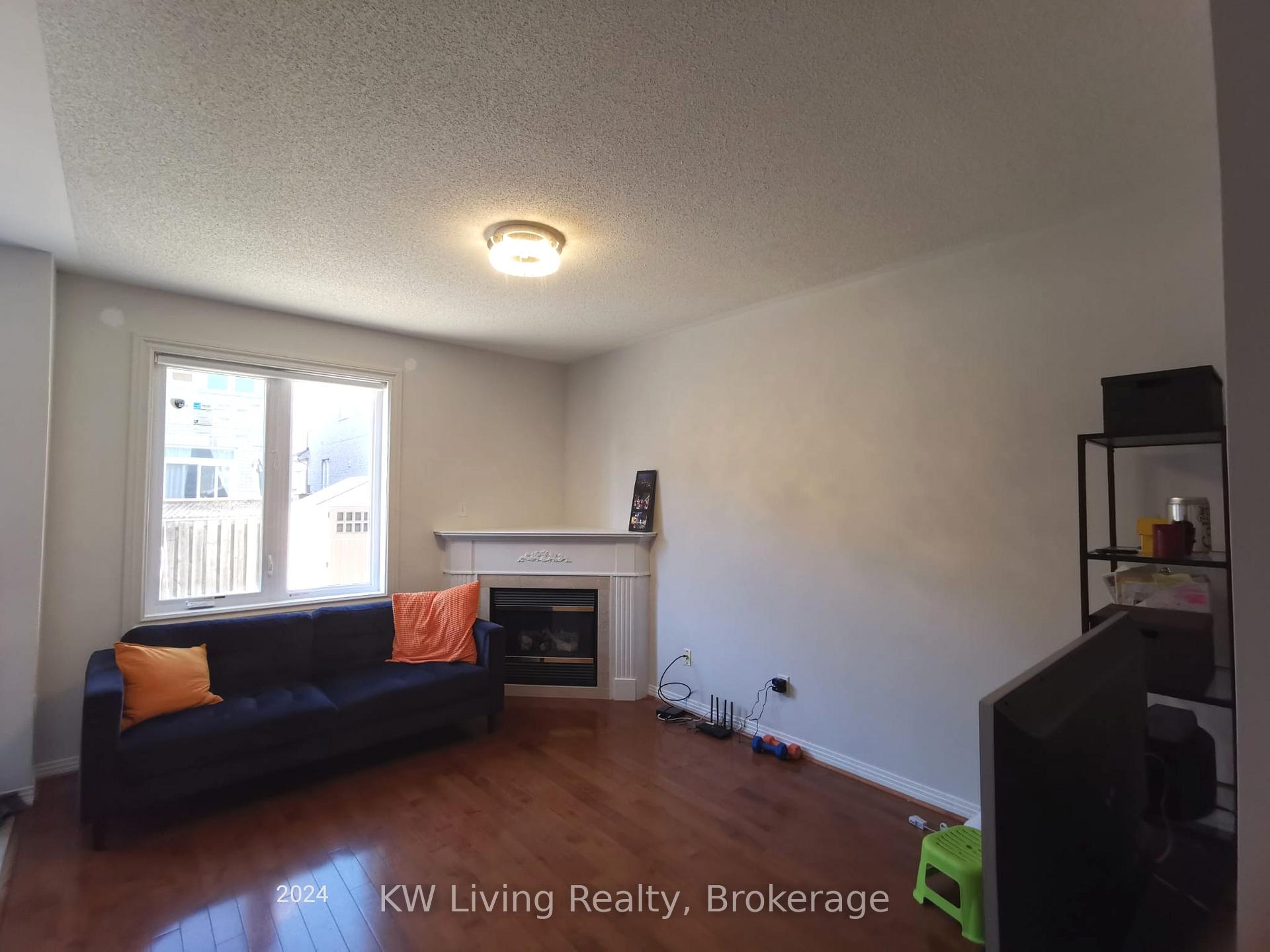 Photo 4 of Unit Main, 72 Oakford Drive, Markham, Cachet — HOMEH