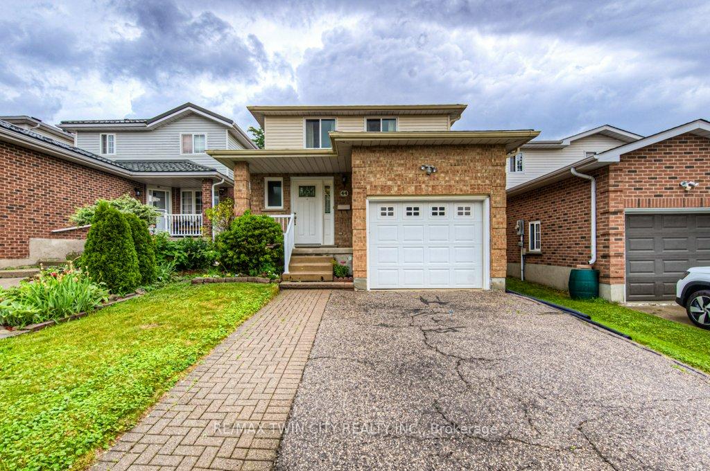 Front of 44 Northmanor Crescent
