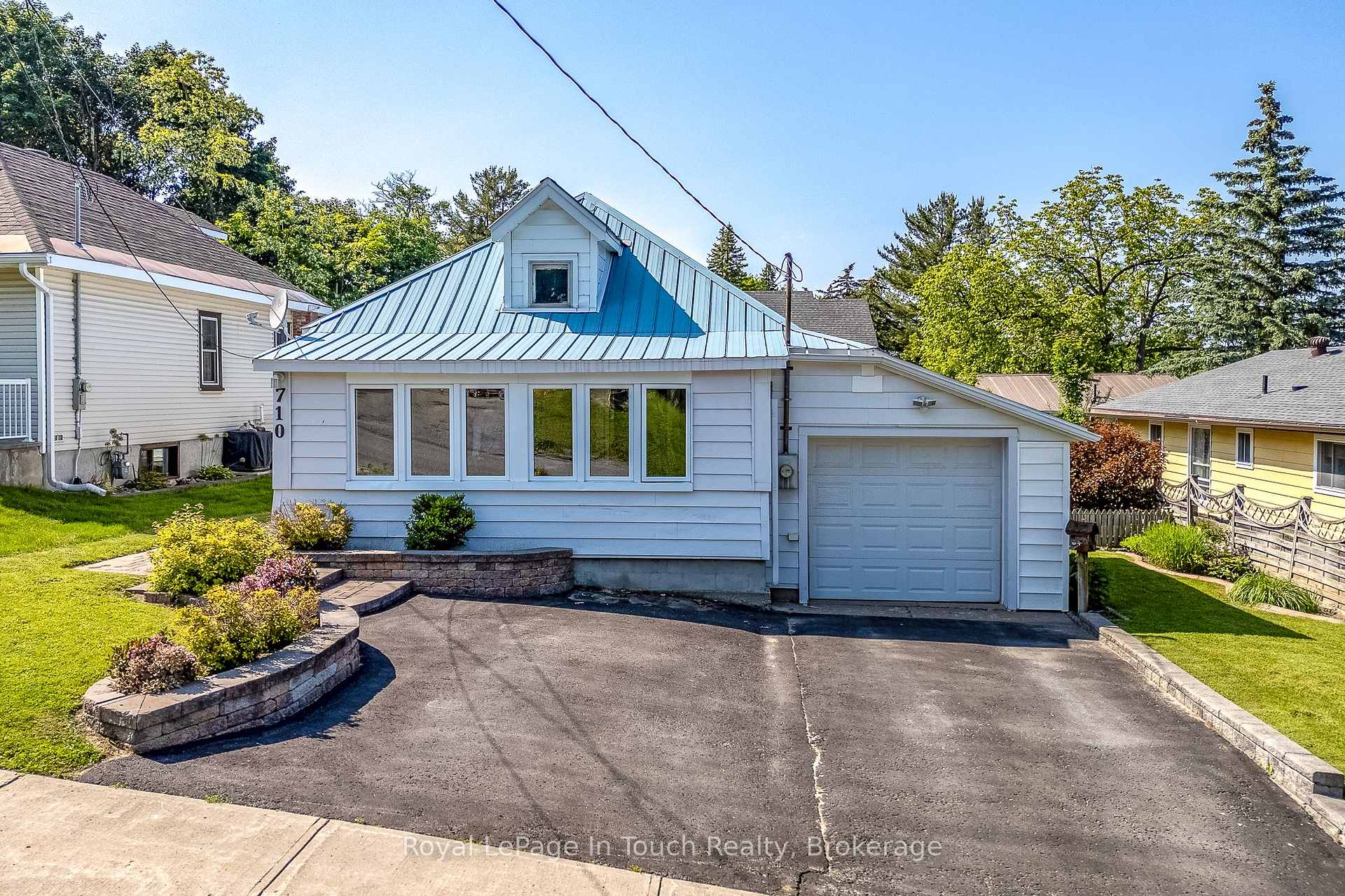 Photo 1 of 710 Bay Street, Midland — HOMEH