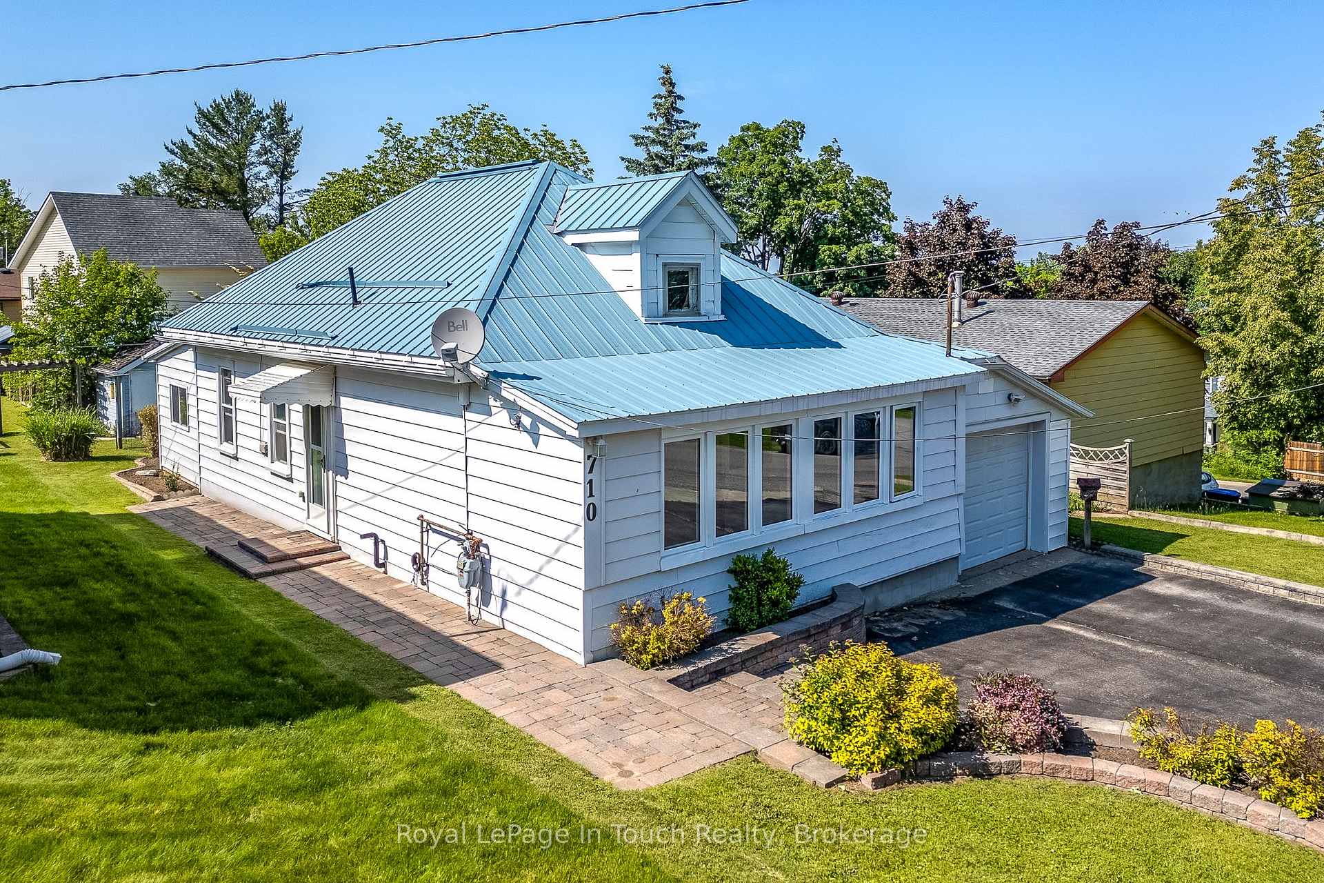 Photo 3 of 710 Bay Street, Midland — HOMEH