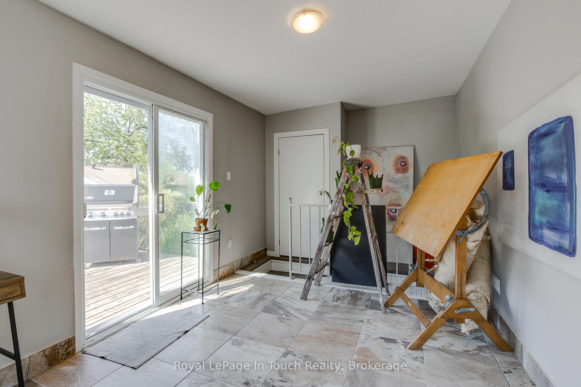 Photo 8 of 710 Bay Street, Midland — HOMEH