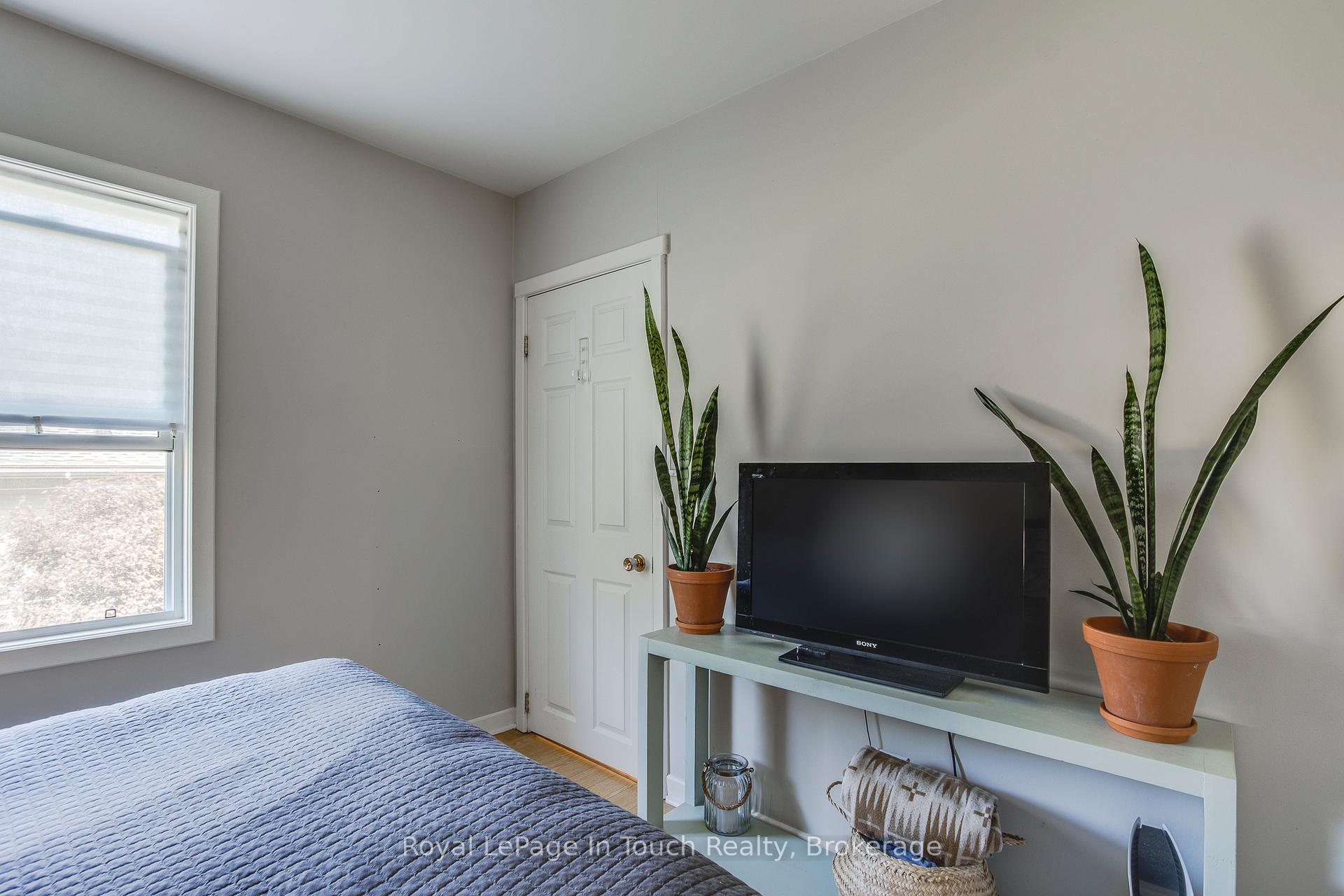 Photo 10 of 710 Bay Street, Midland — HOMEH
