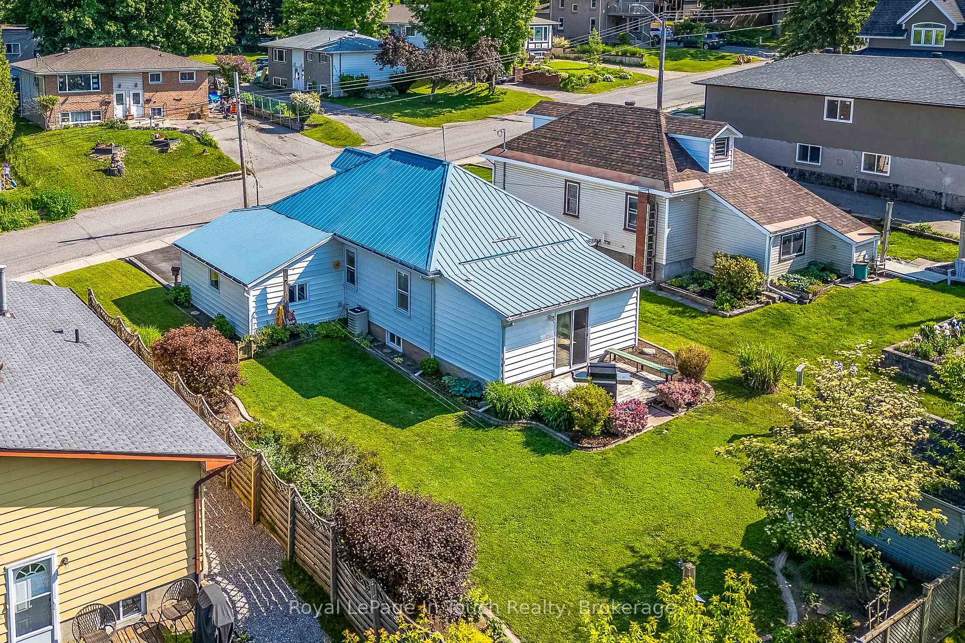 Photo 24 of 710 Bay Street, Midland — HOMEH