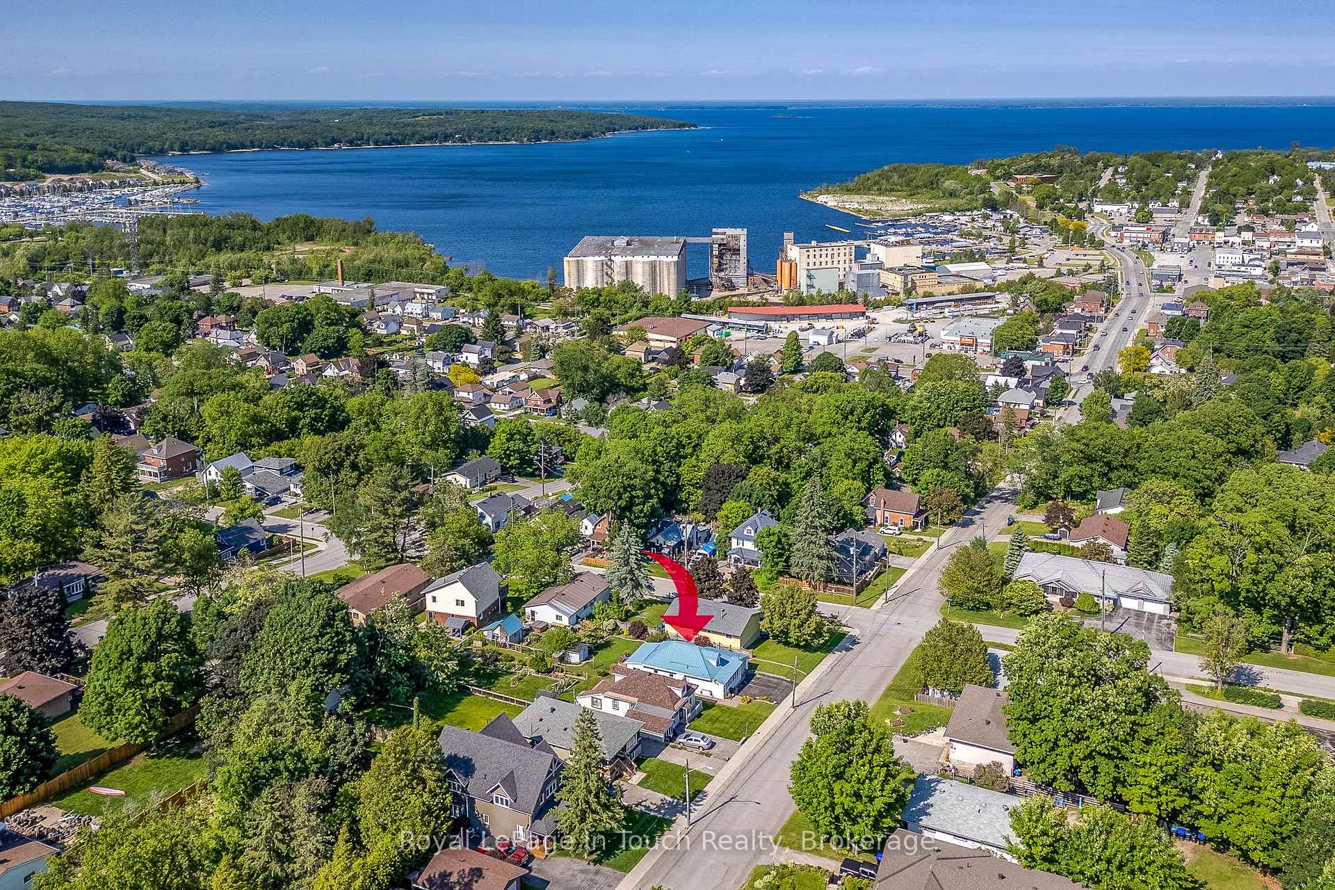 Photo 37 of 710 Bay Street, Midland — HOMEH