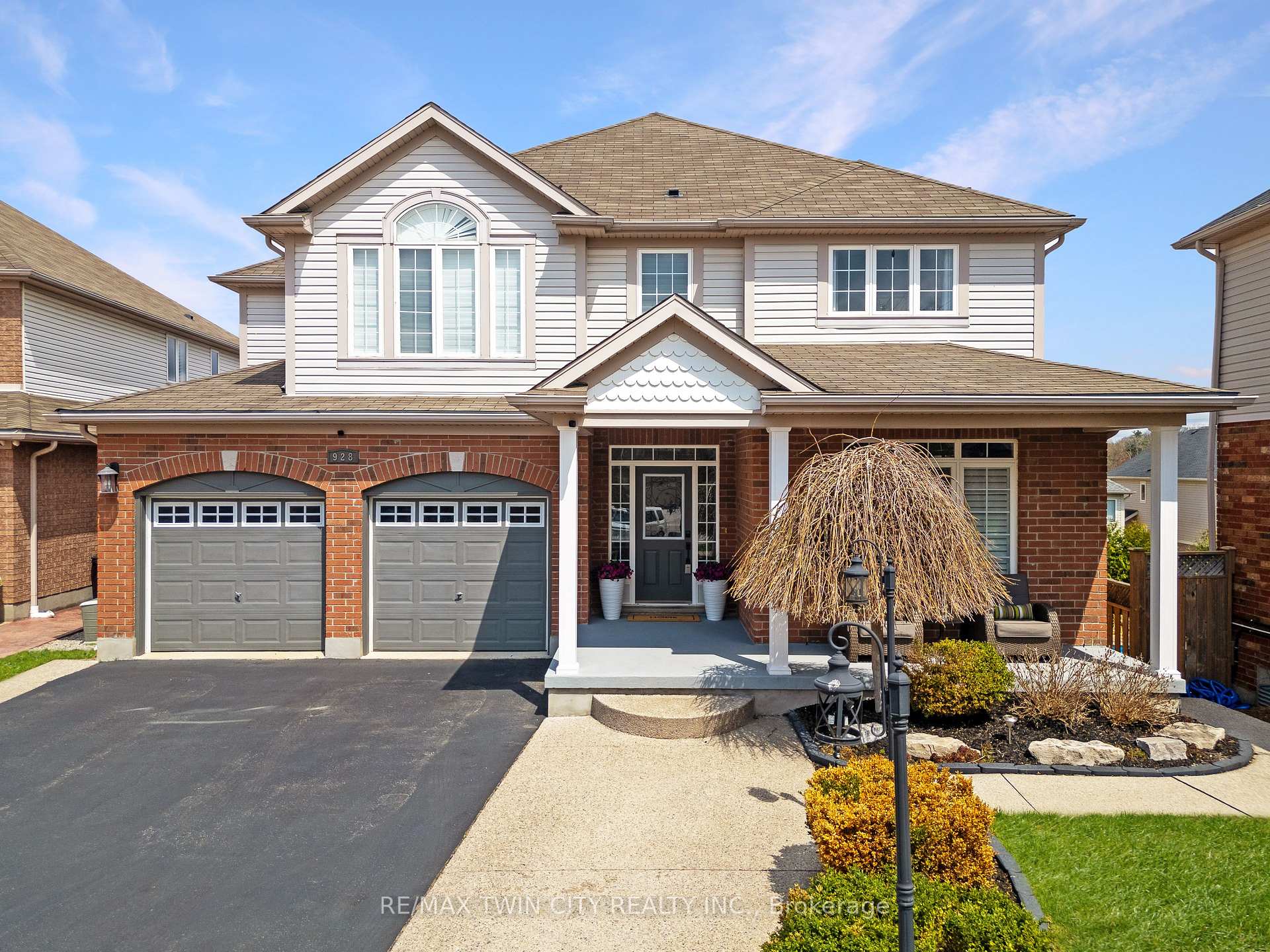 Photo 1 of 928 Manorbrook Court, Kitchener — HOMEH