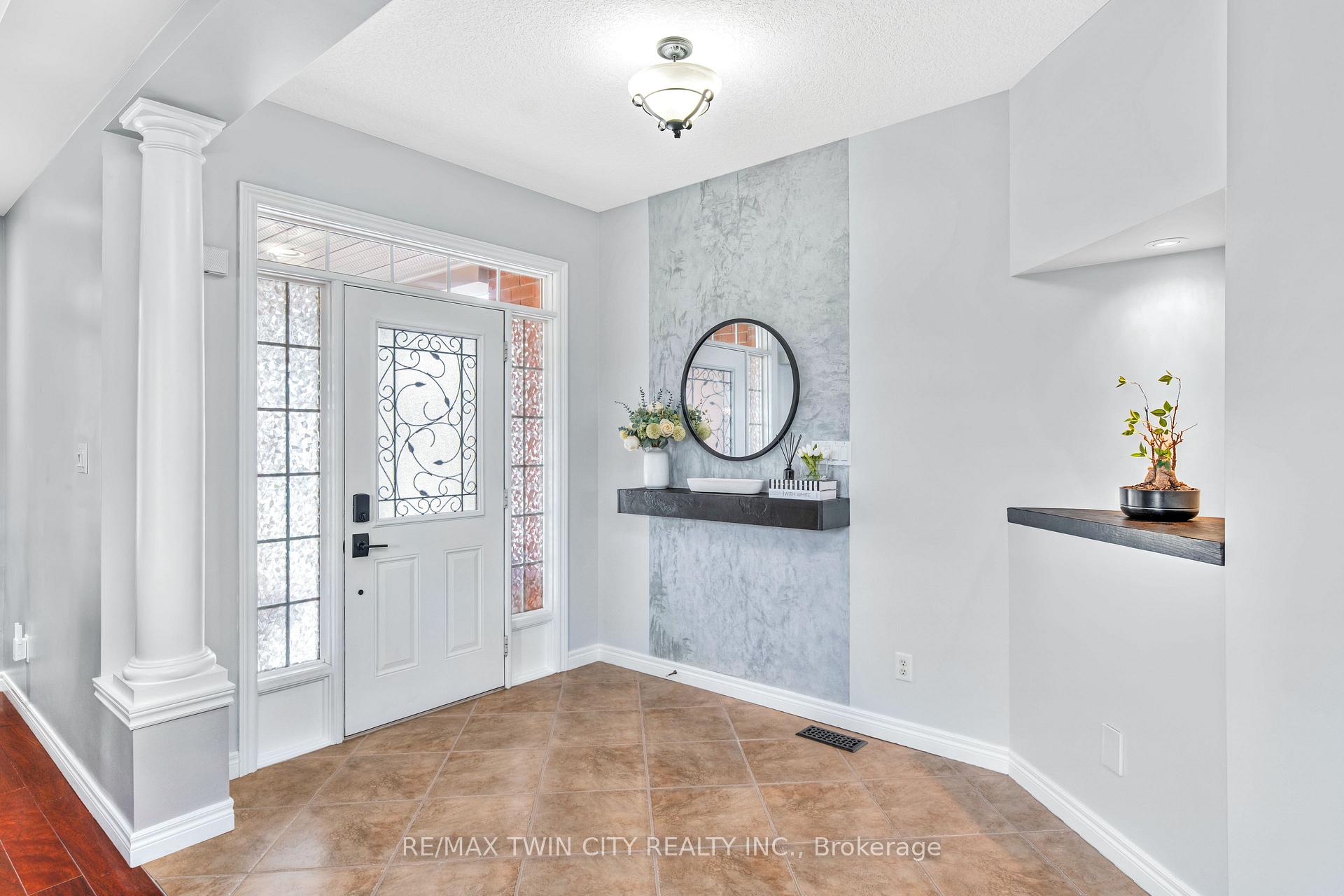Photo 4 of 928 Manorbrook Court, Kitchener — HOMEH