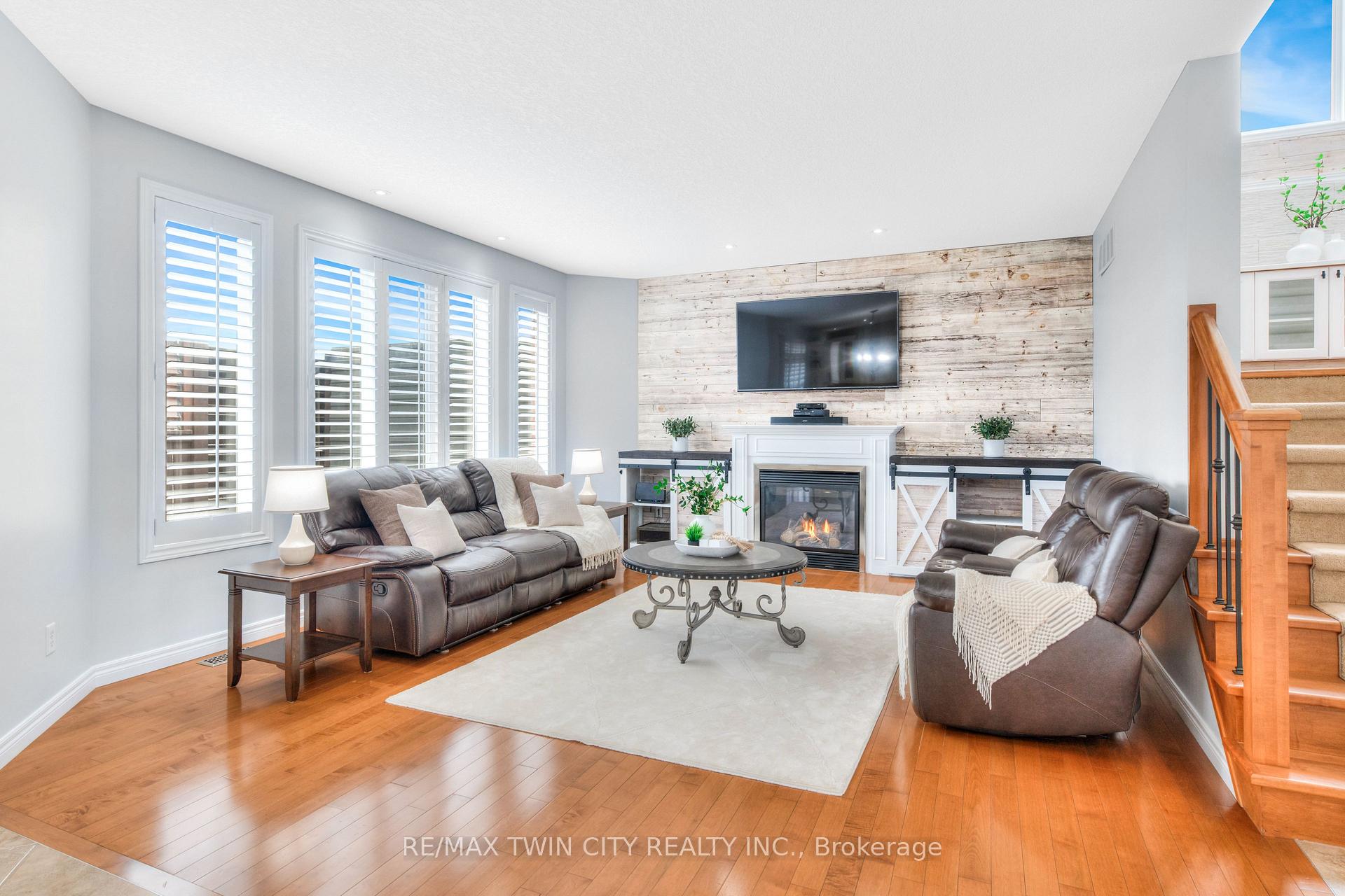 Photo 8 of 928 Manorbrook Court, Kitchener — HOMEH