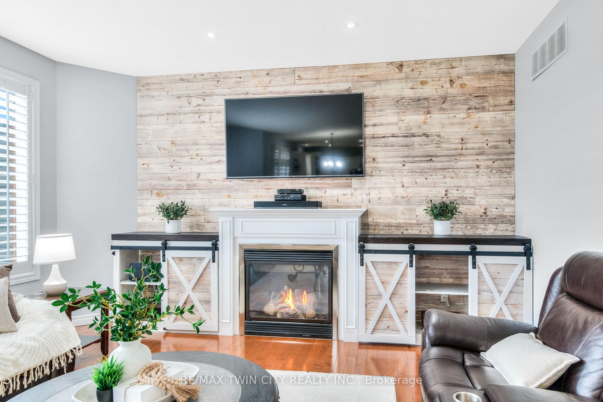 Photo 9 of 928 Manorbrook Court, Kitchener — HOMEH