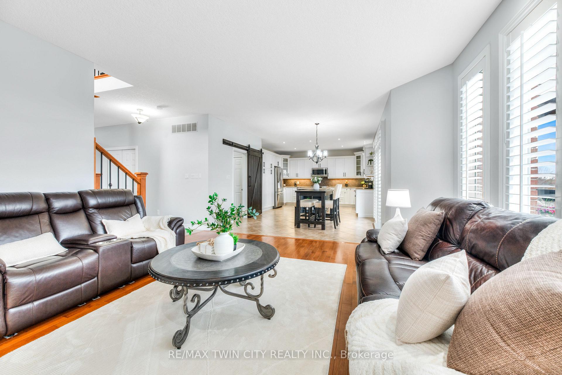 Photo 10 of 928 Manorbrook Court, Kitchener — HOMEH