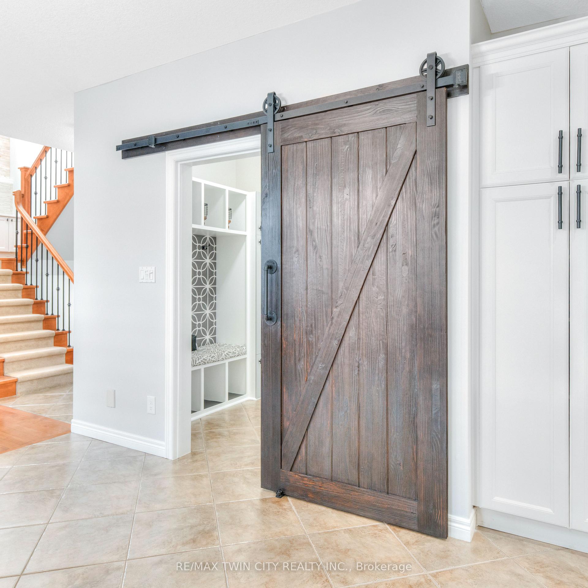 Photo 14 of 928 Manorbrook Court, Kitchener — HOMEH
