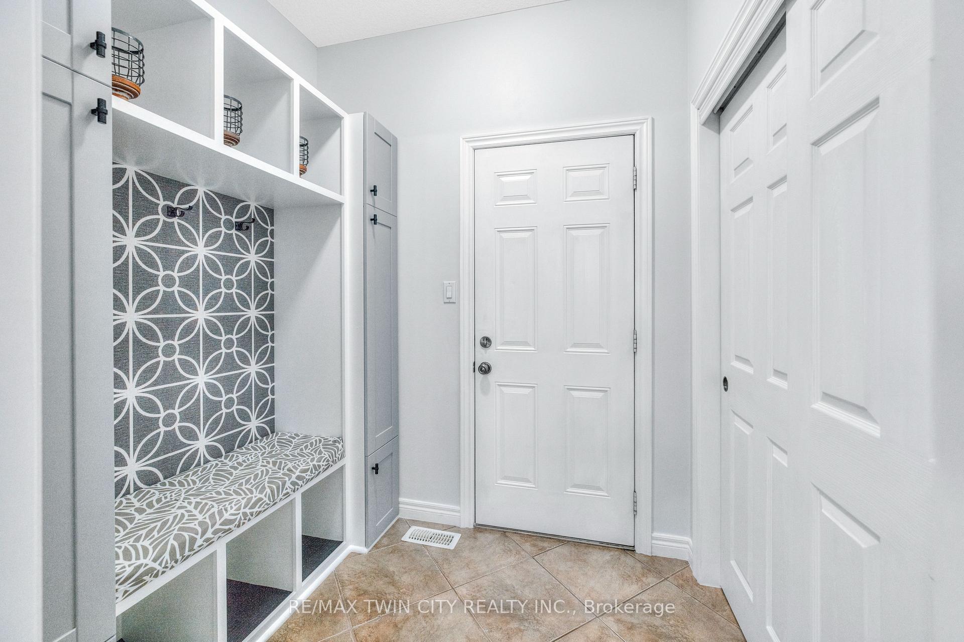 Photo 15 of 928 Manorbrook Court, Kitchener — HOMEH