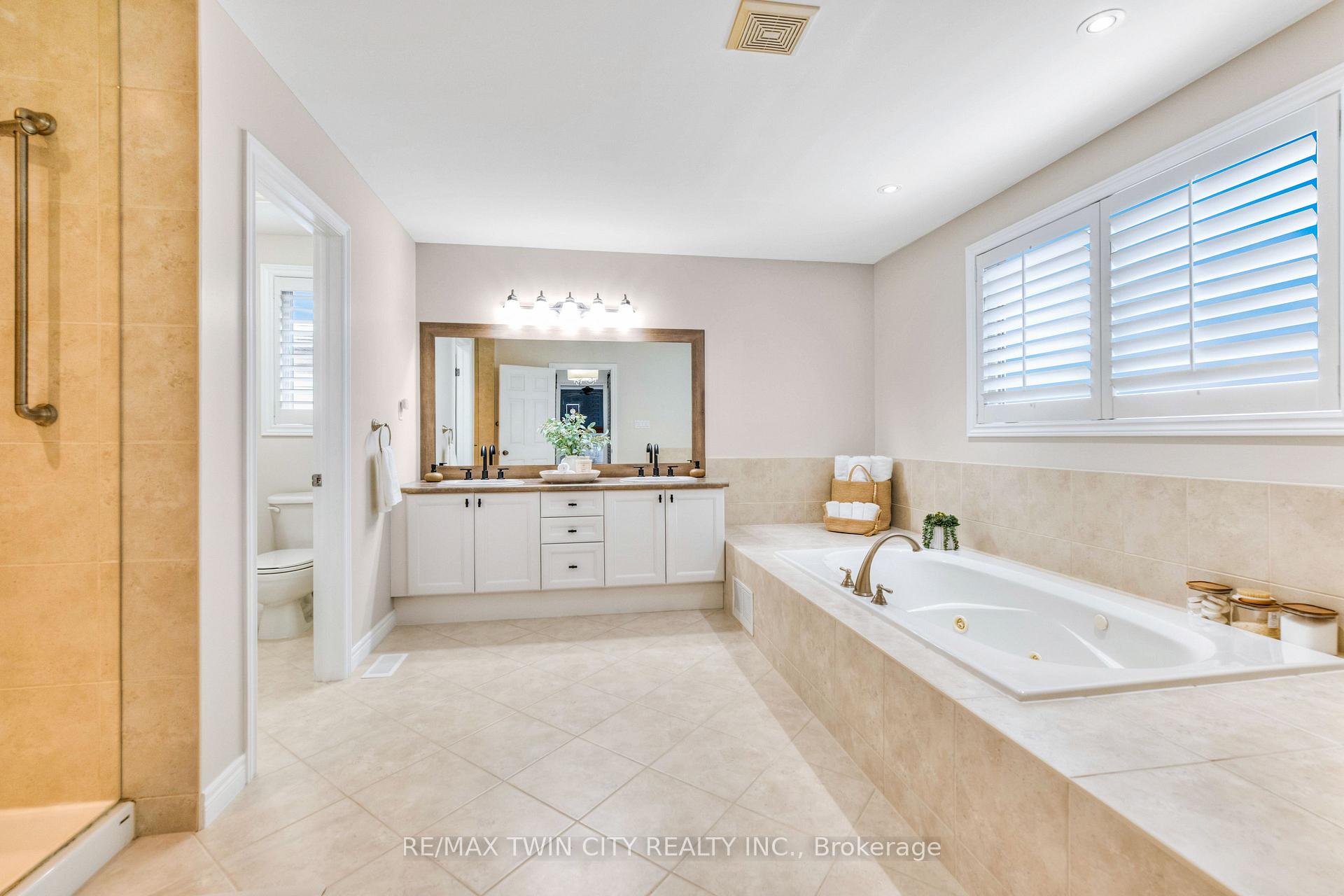 Photo 22 of 928 Manorbrook Court, Kitchener — HOMEH