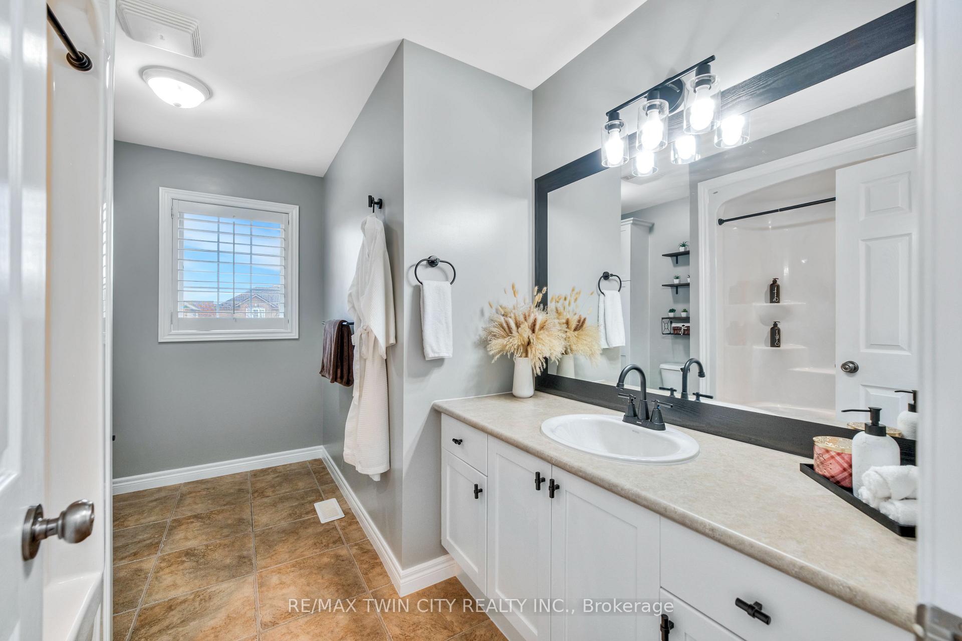 Photo 25 of 928 Manorbrook Court, Kitchener — HOMEH