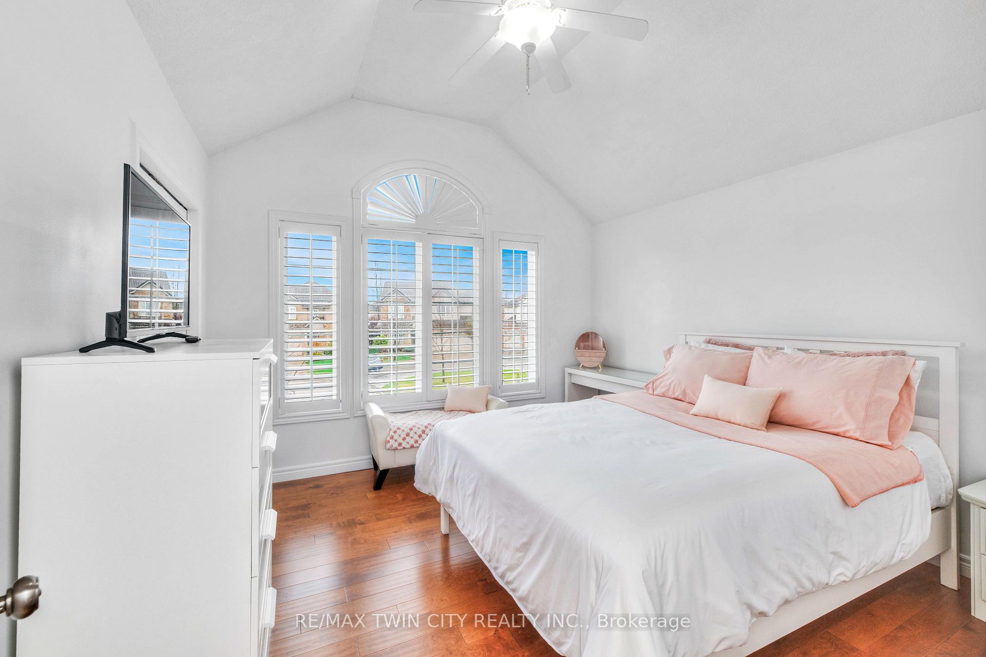Photo 27 of 928 Manorbrook Court, Kitchener — HOMEH