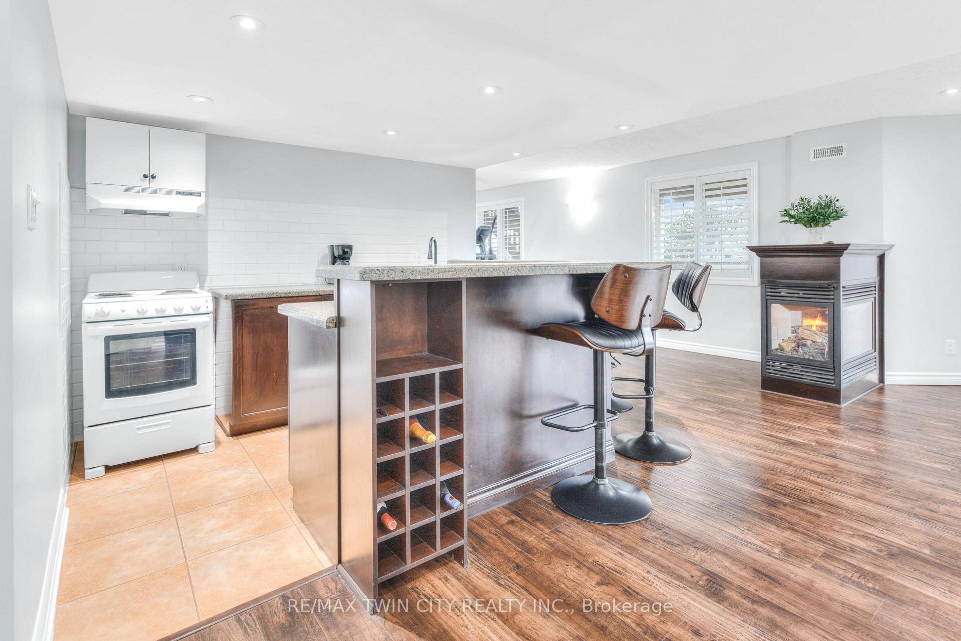 Photo 30 of 928 Manorbrook Court, Kitchener — HOMEH