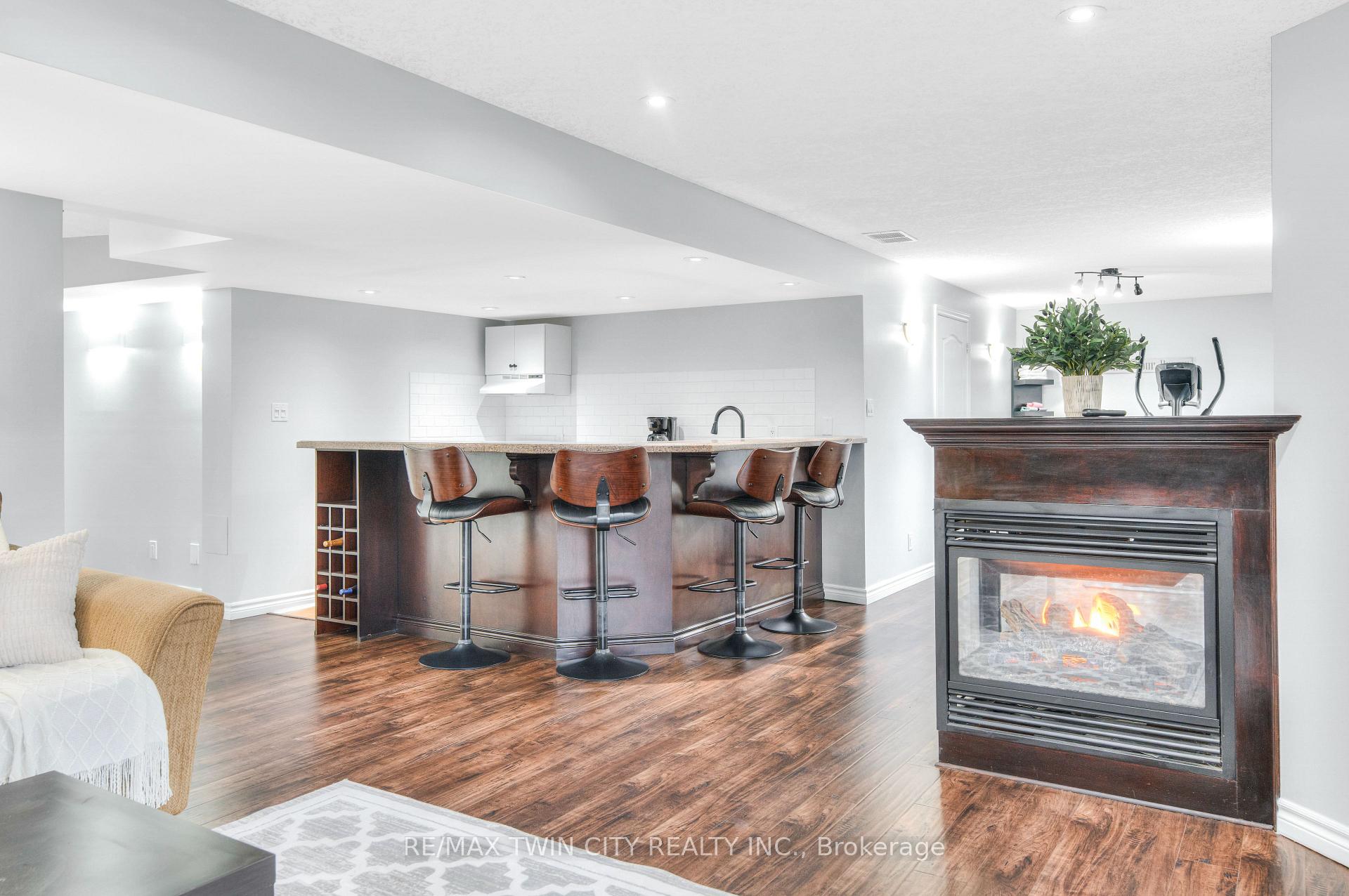 Photo 31 of 928 Manorbrook Court, Kitchener — HOMEH