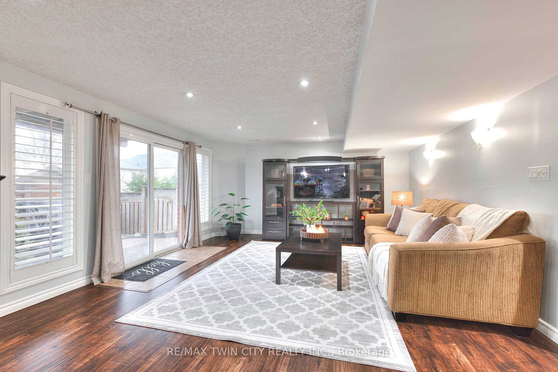 Photo 33 of 928 Manorbrook Court, Kitchener — HOMEH