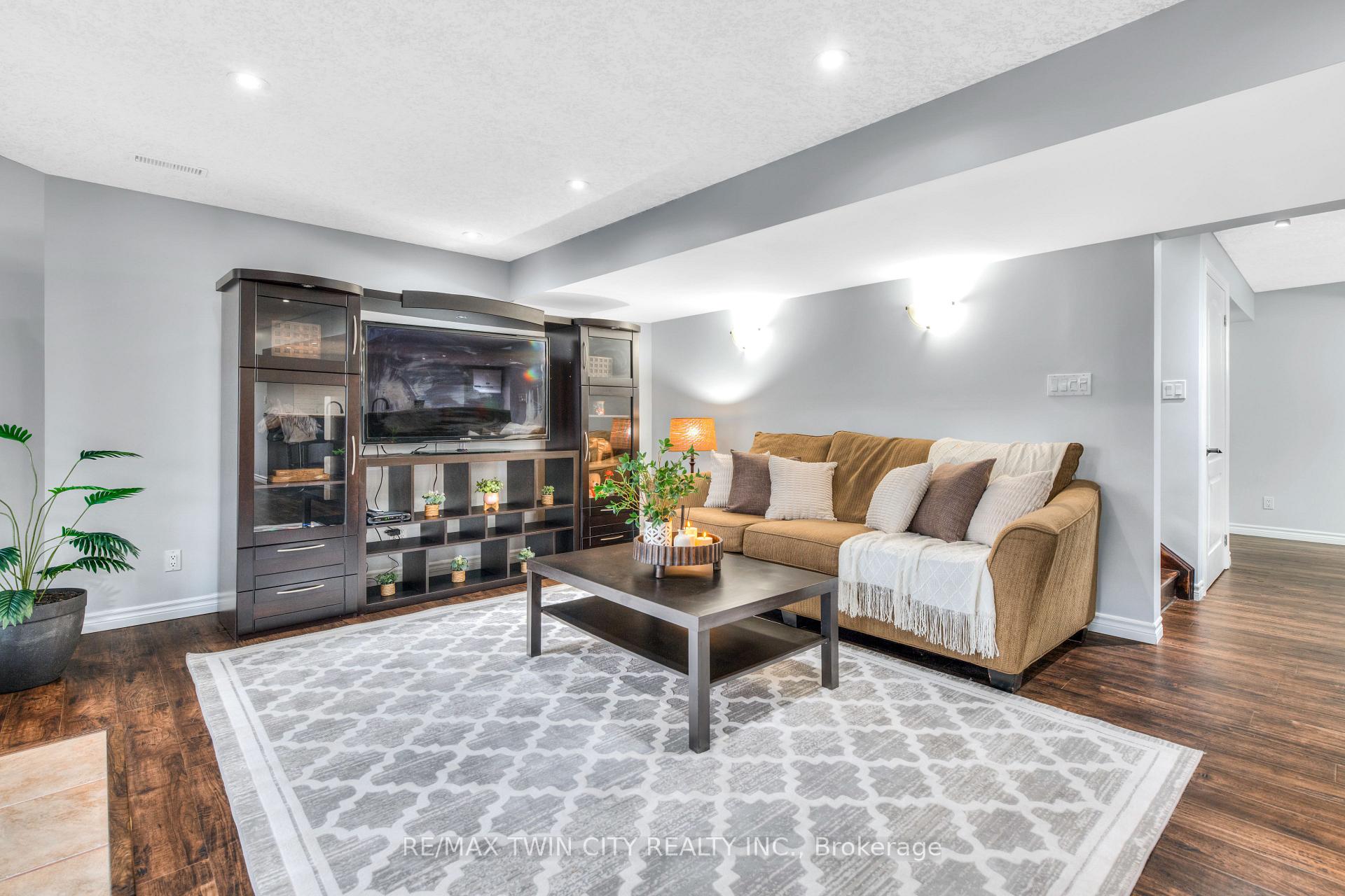 Photo 34 of 928 Manorbrook Court, Kitchener — HOMEH