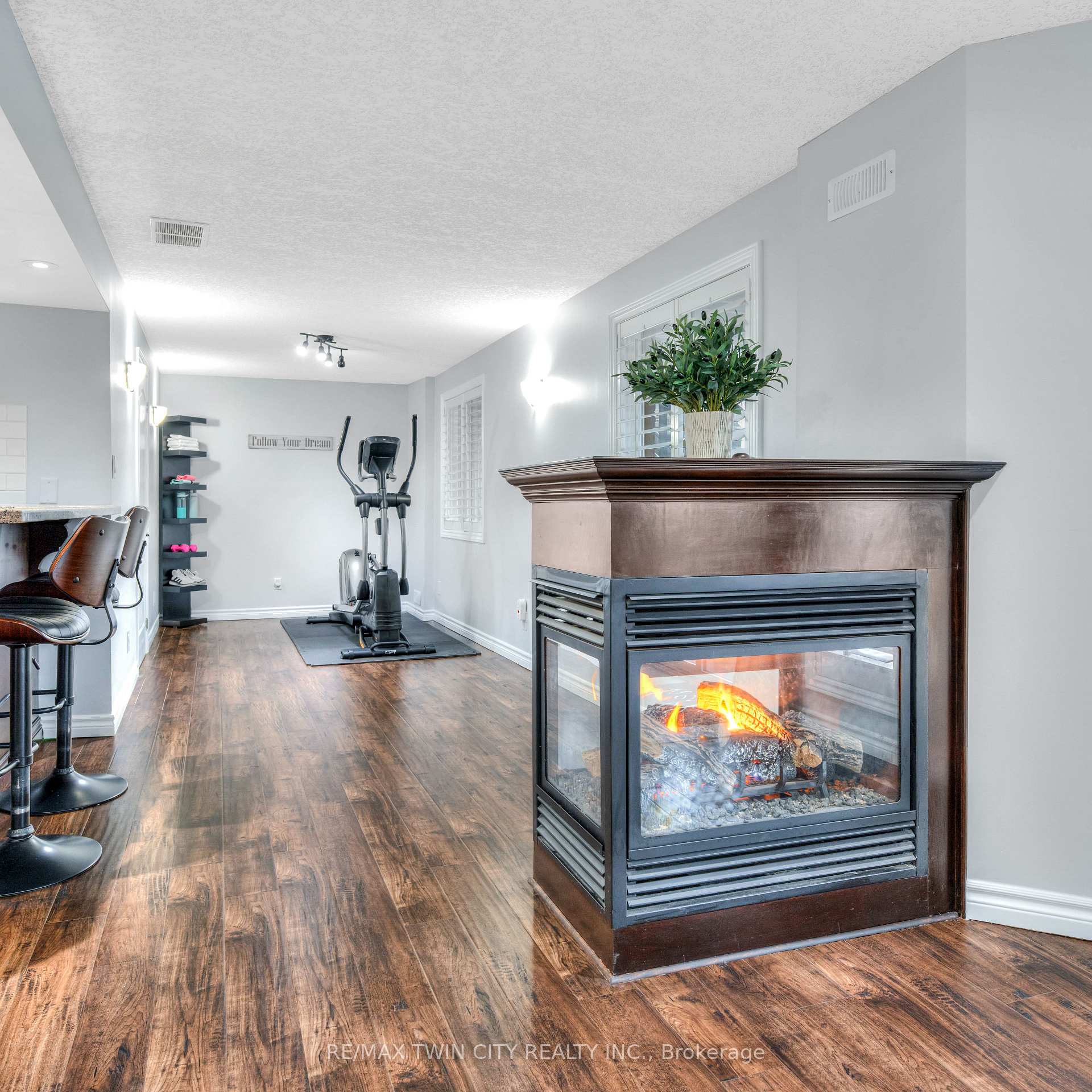 Photo 35 of 928 Manorbrook Court, Kitchener — HOMEH