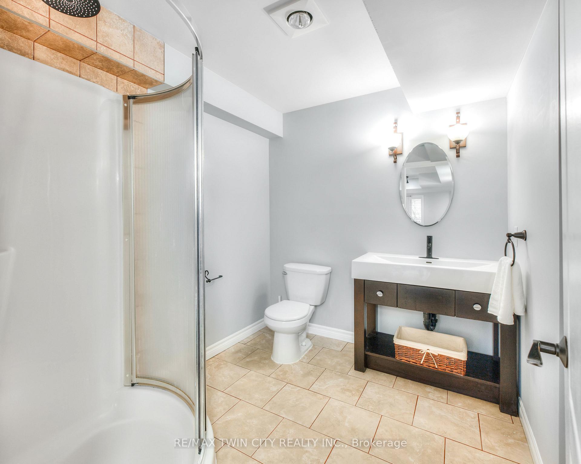 Photo 37 of 928 Manorbrook Court, Kitchener — HOMEH