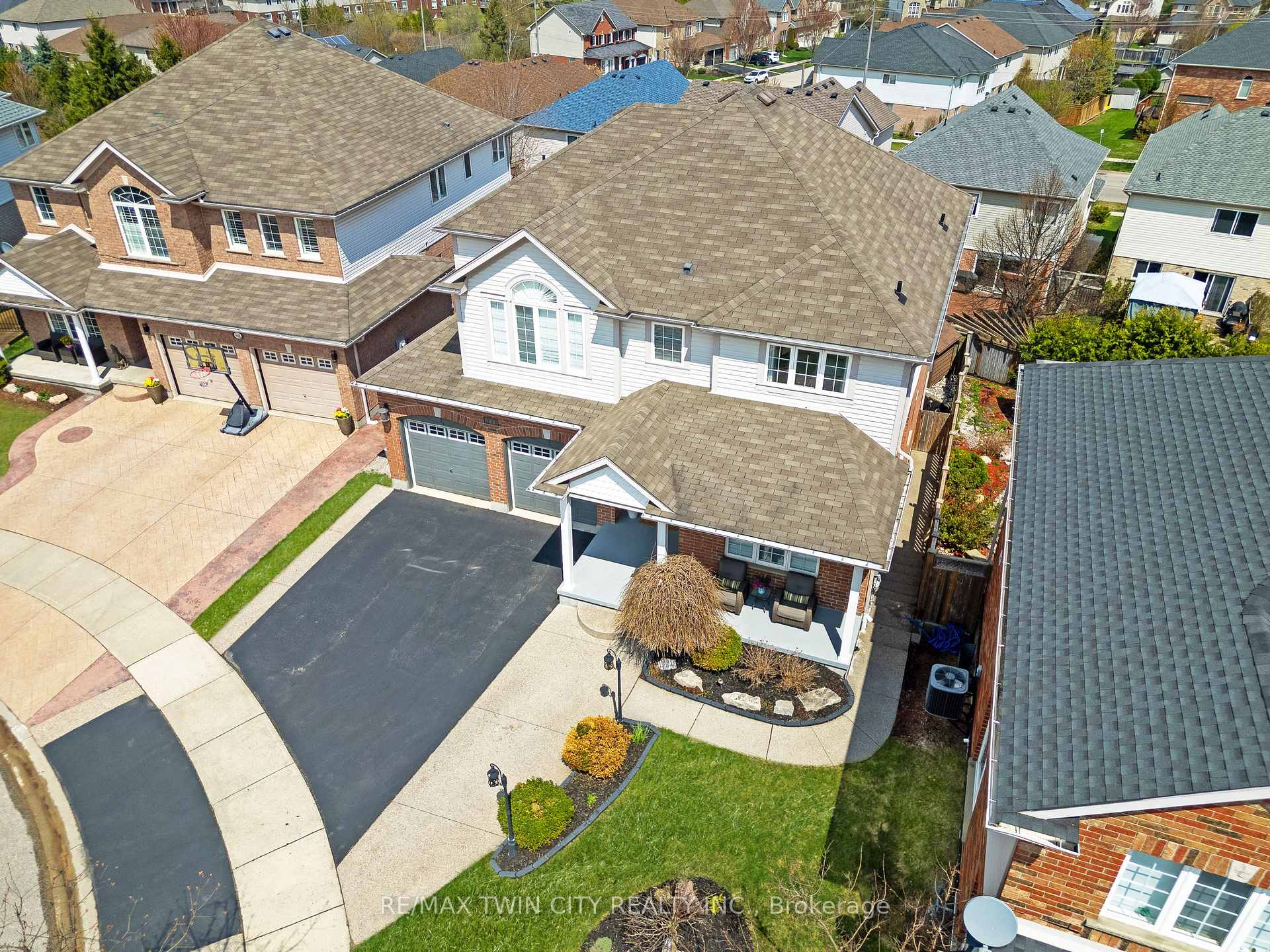Photo 47 of 928 Manorbrook Court, Kitchener — HOMEH