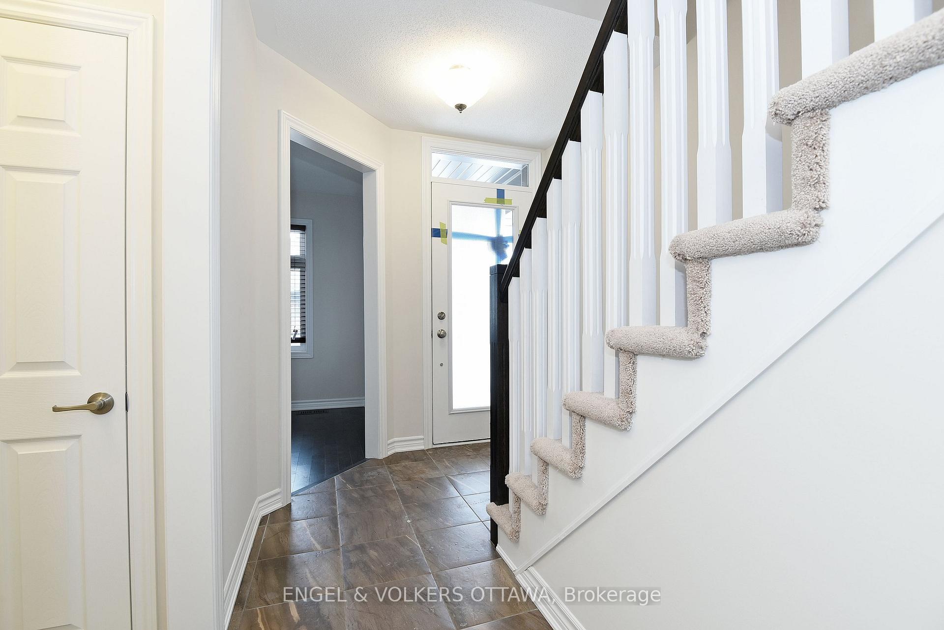 Photo 5 of 360 Rouncey Road, Ottawa, Kanata - Emerald Meadows/Trailwest — HOMEH