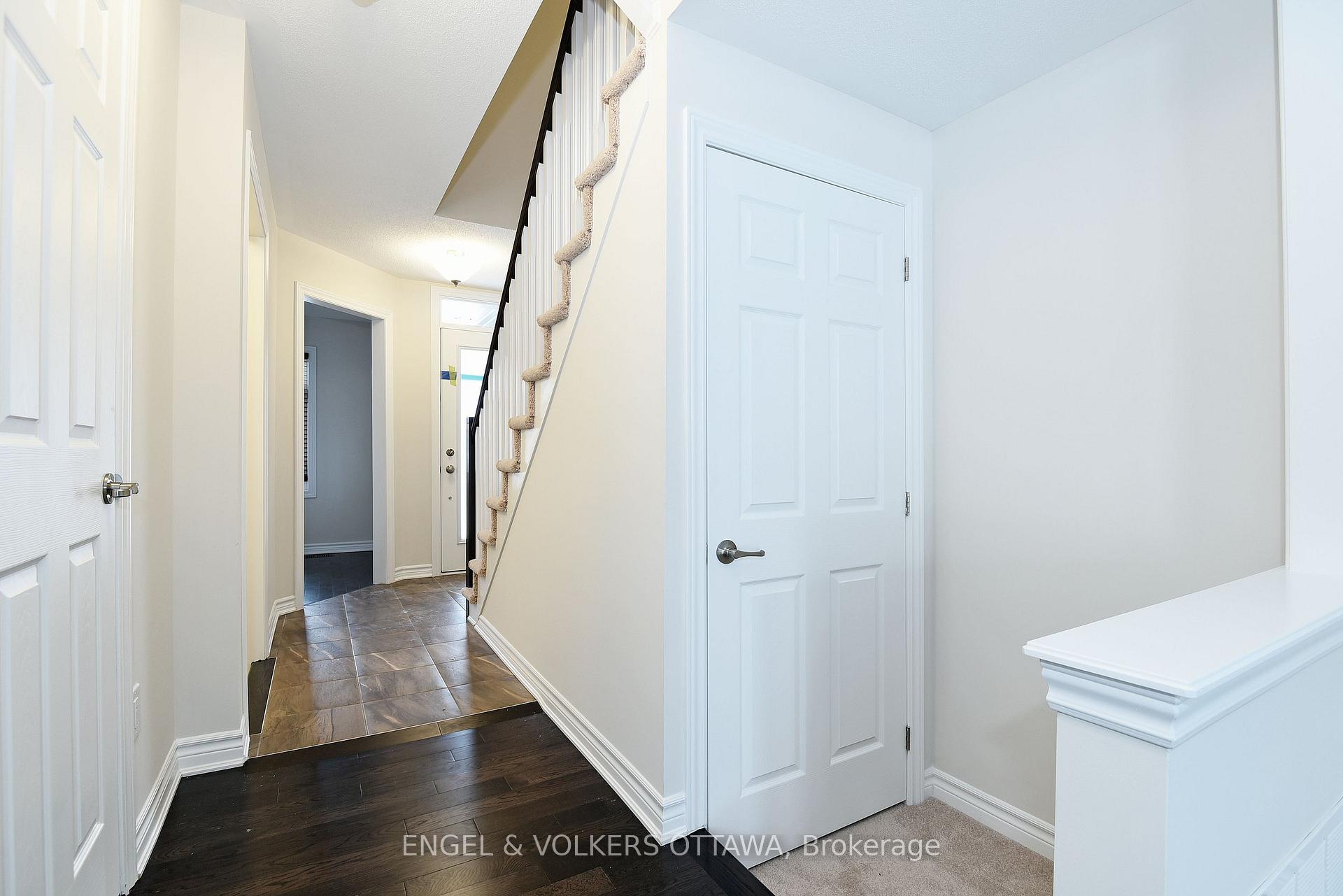 Photo 7 of 360 Rouncey Road, Ottawa, Kanata - Emerald Meadows/Trailwest — HOMEH